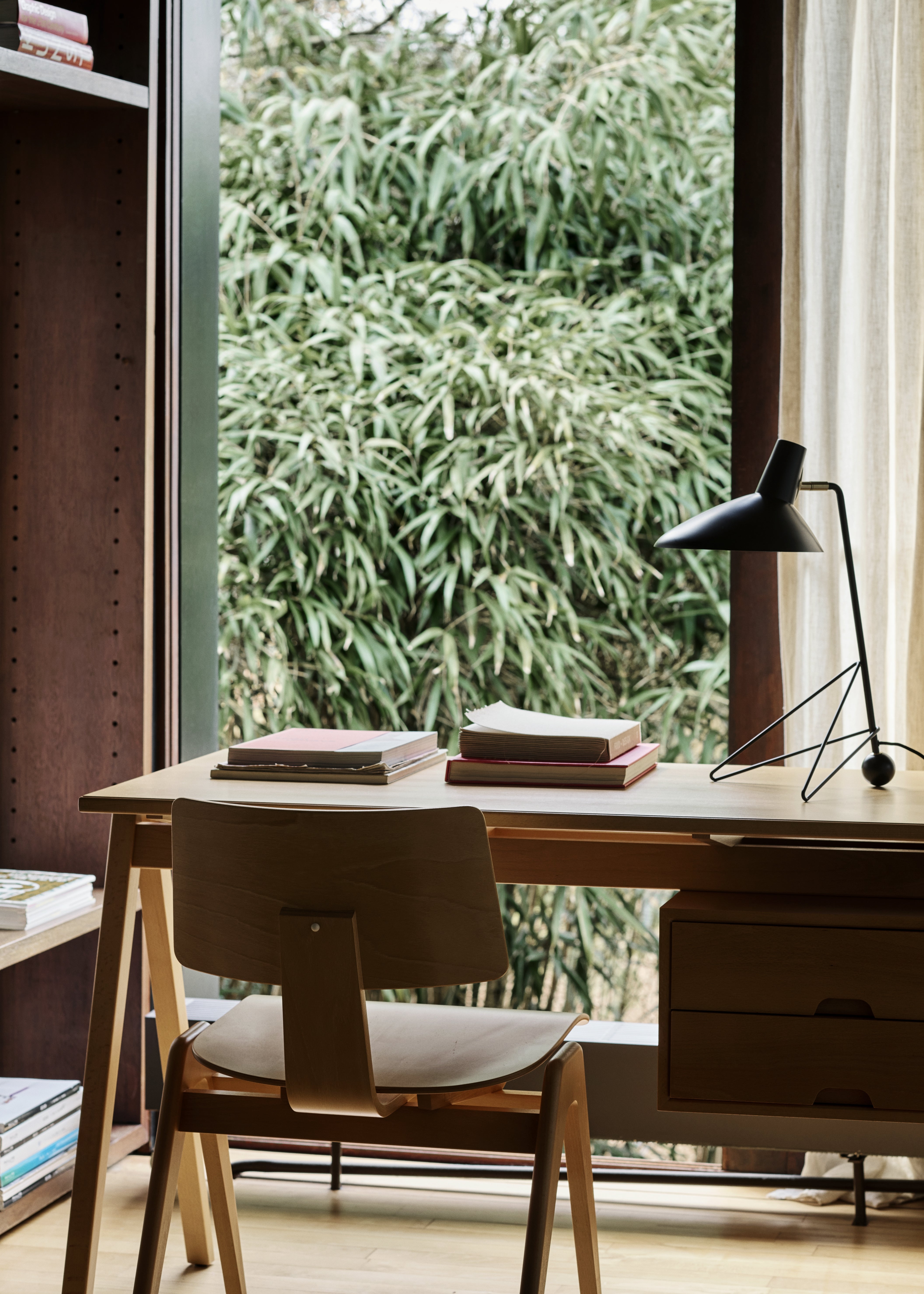 TRIPOD HM9 Black Table Lamp