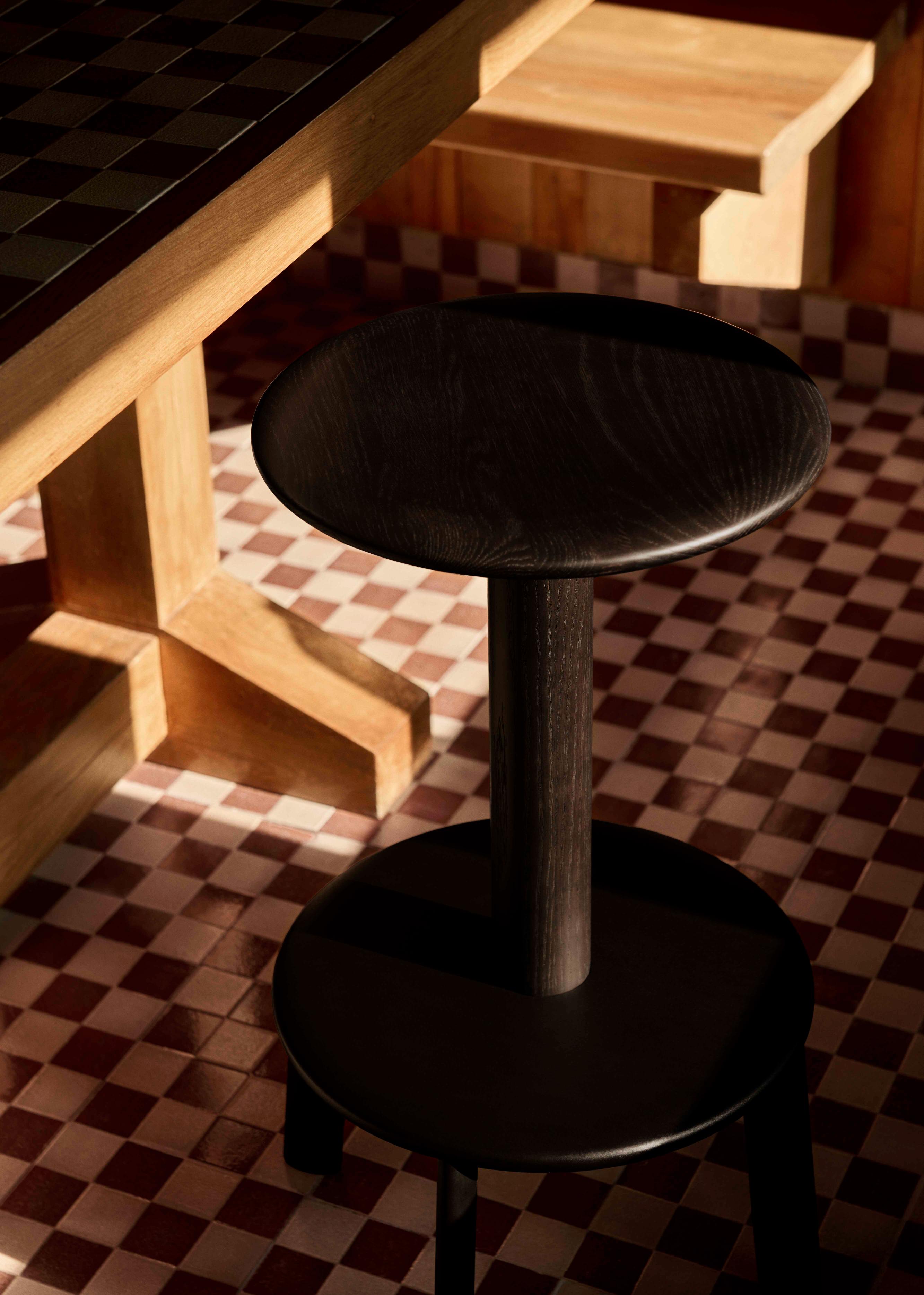 MASSIF Stool in black lacquered oak with a steel base