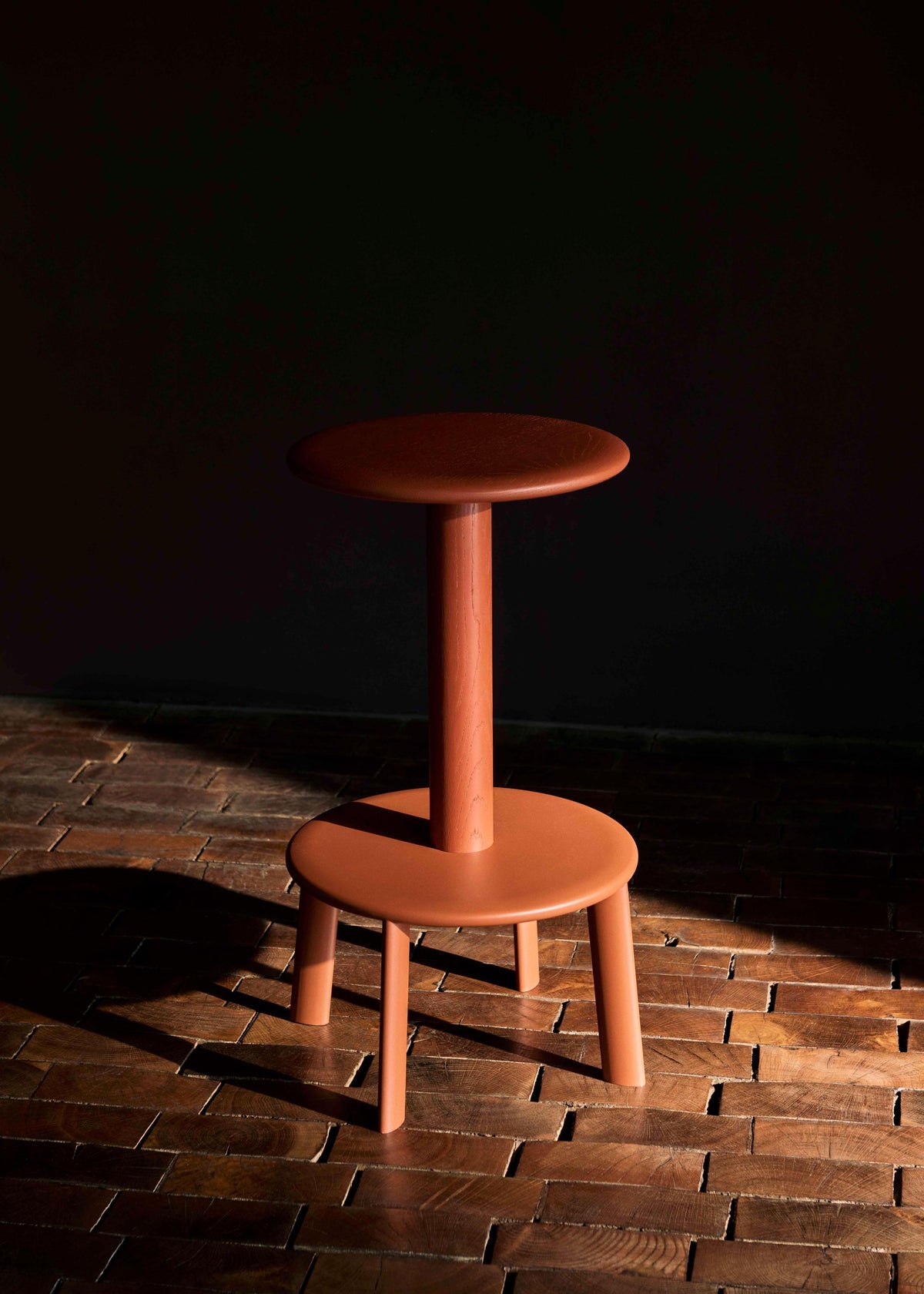 MASSIF Stool in black lacquered oak with a steel base