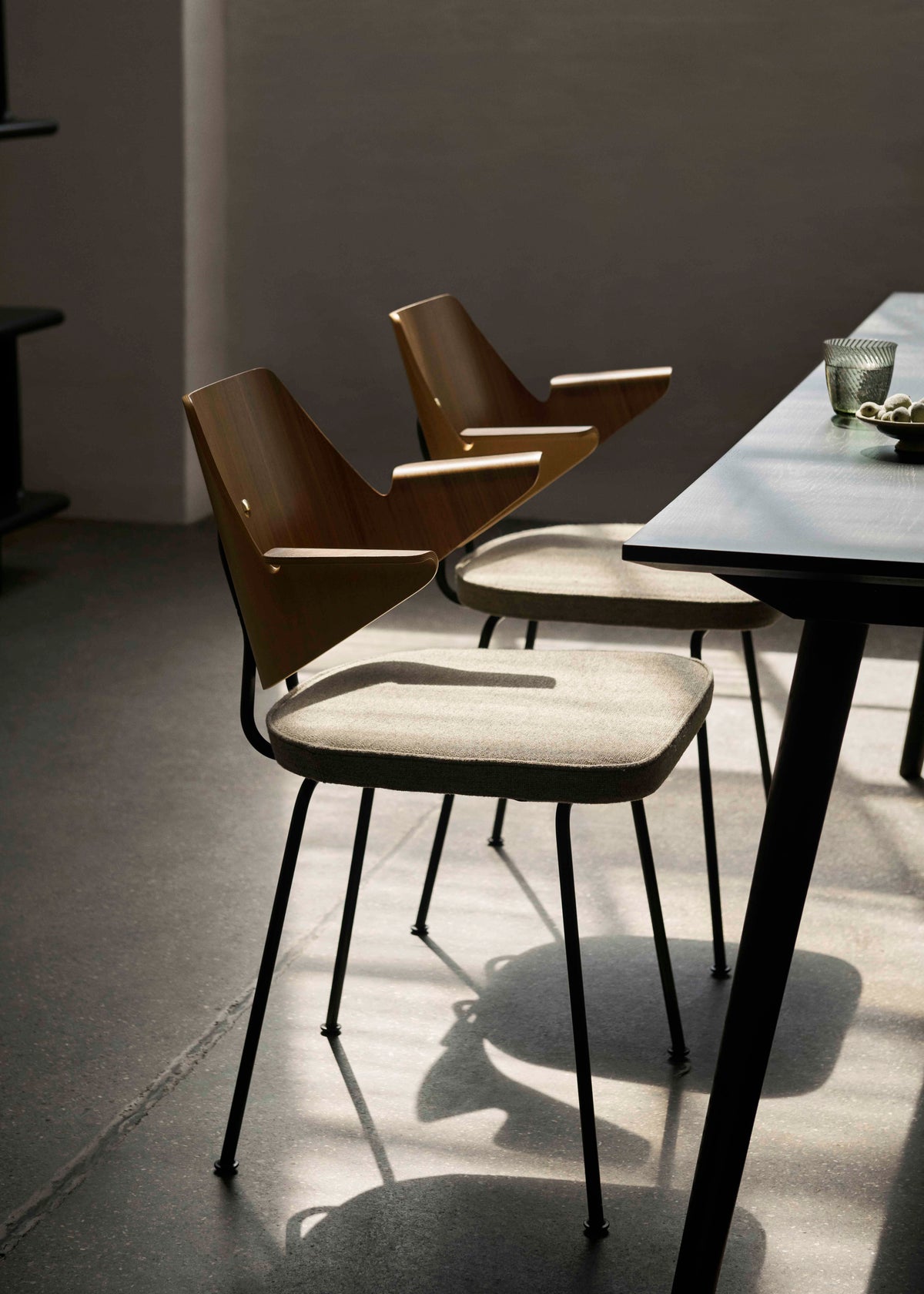 RFH RD7 Upholstered Chair with Wood and Black Base