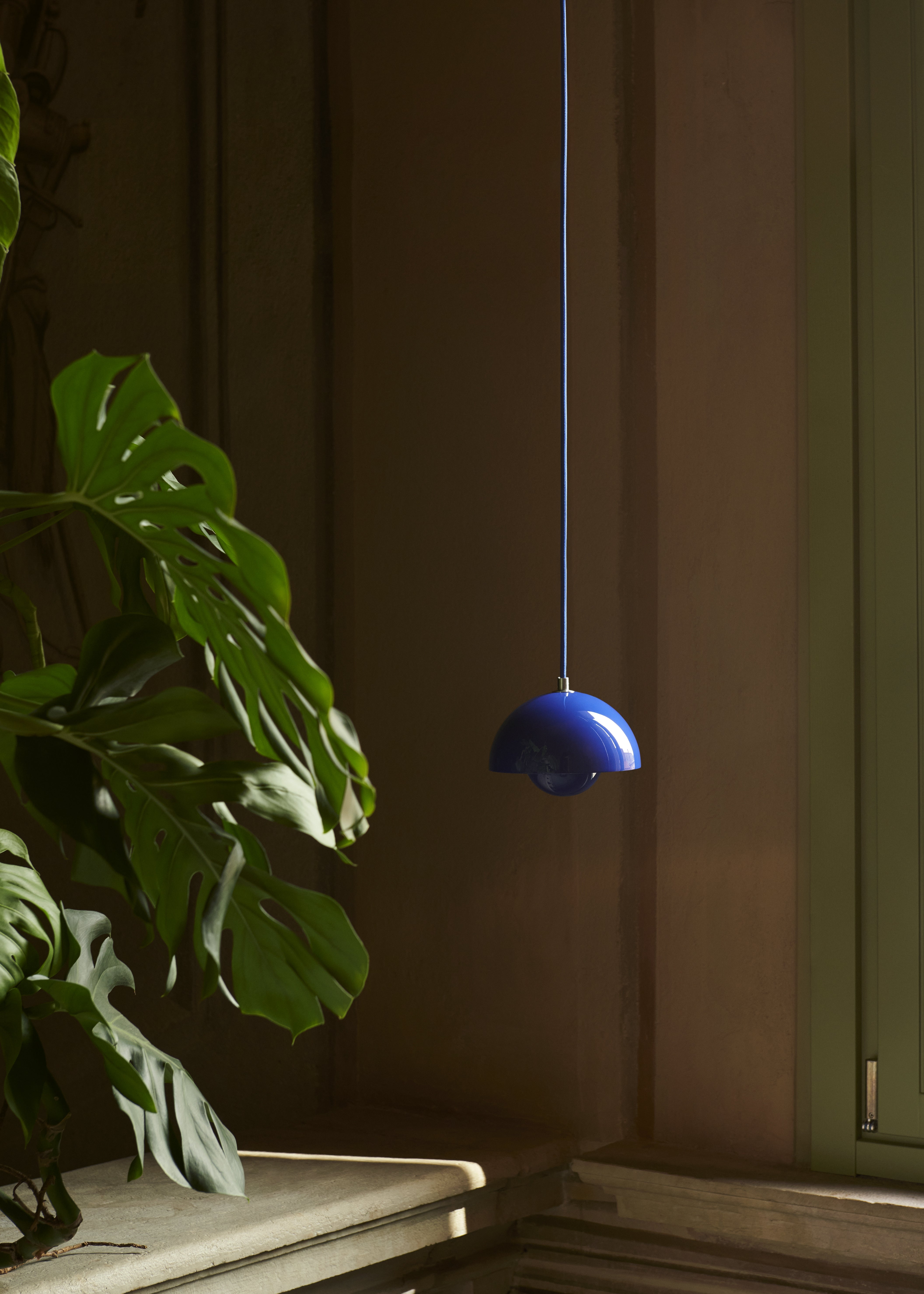FLOWERPOT cobalt pendant lamp