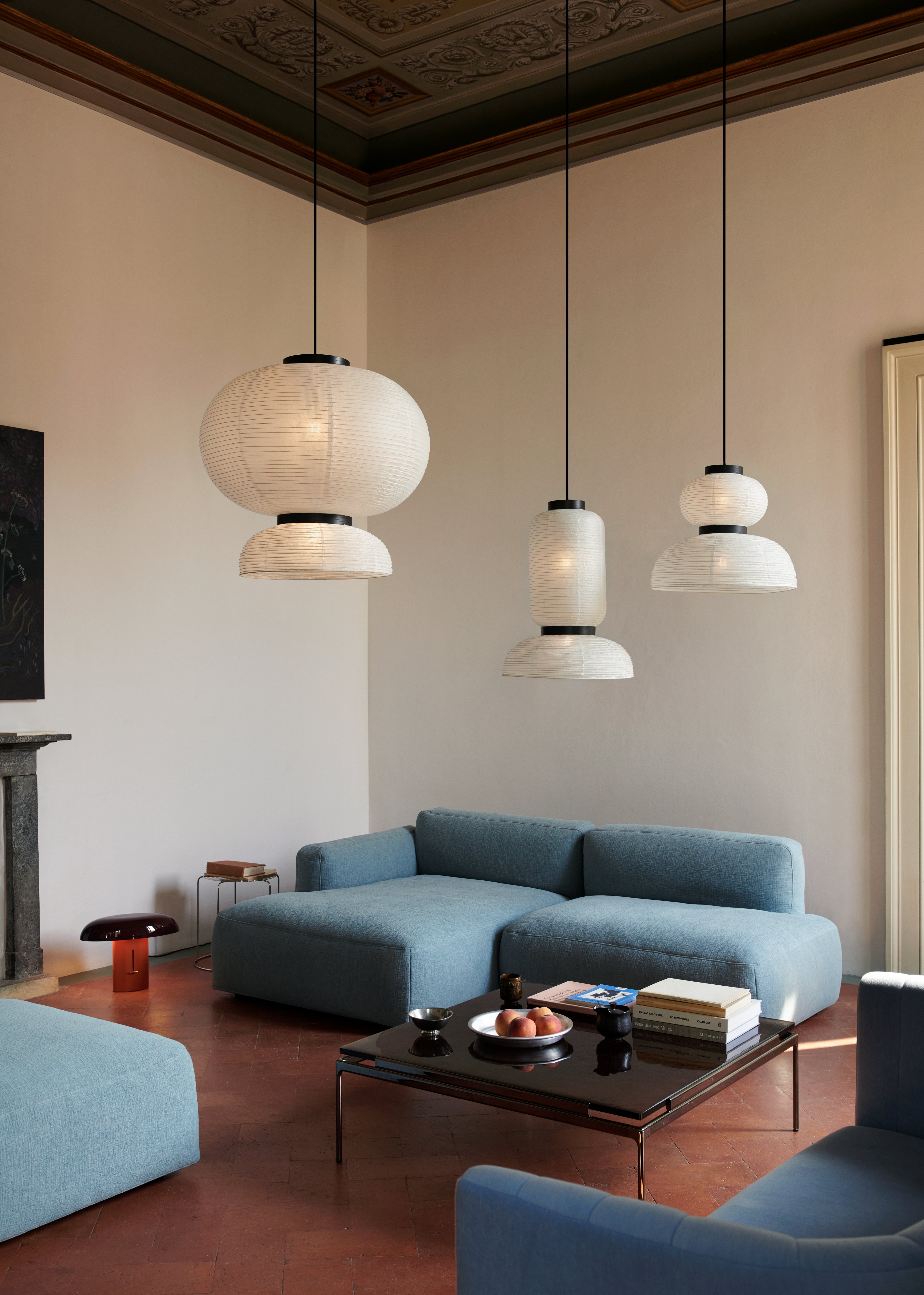 FORMAKAMI JH4 pendant lamp with a white paper shade and black oak finish.