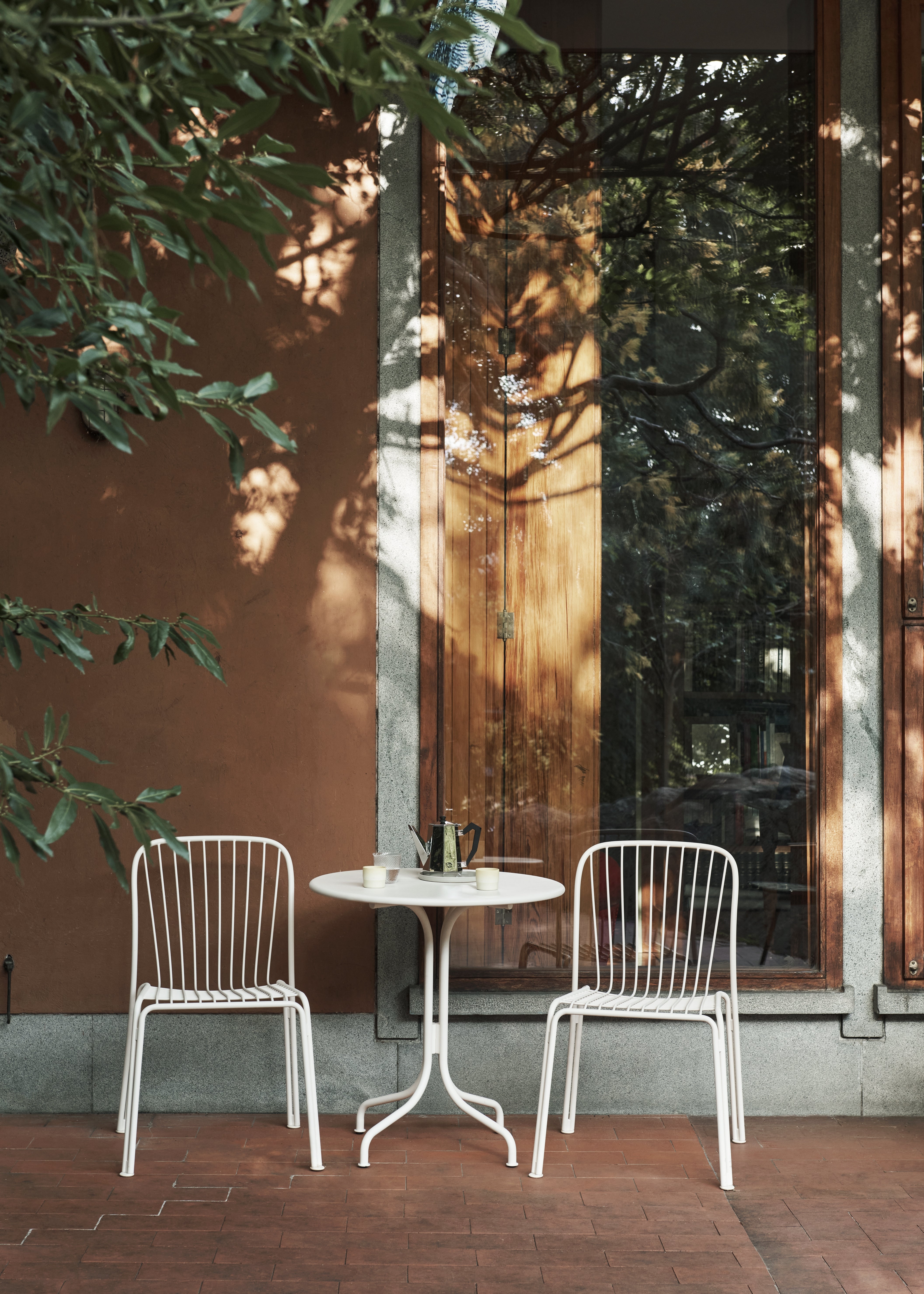 Round outdoor table THORVALD SC96 black