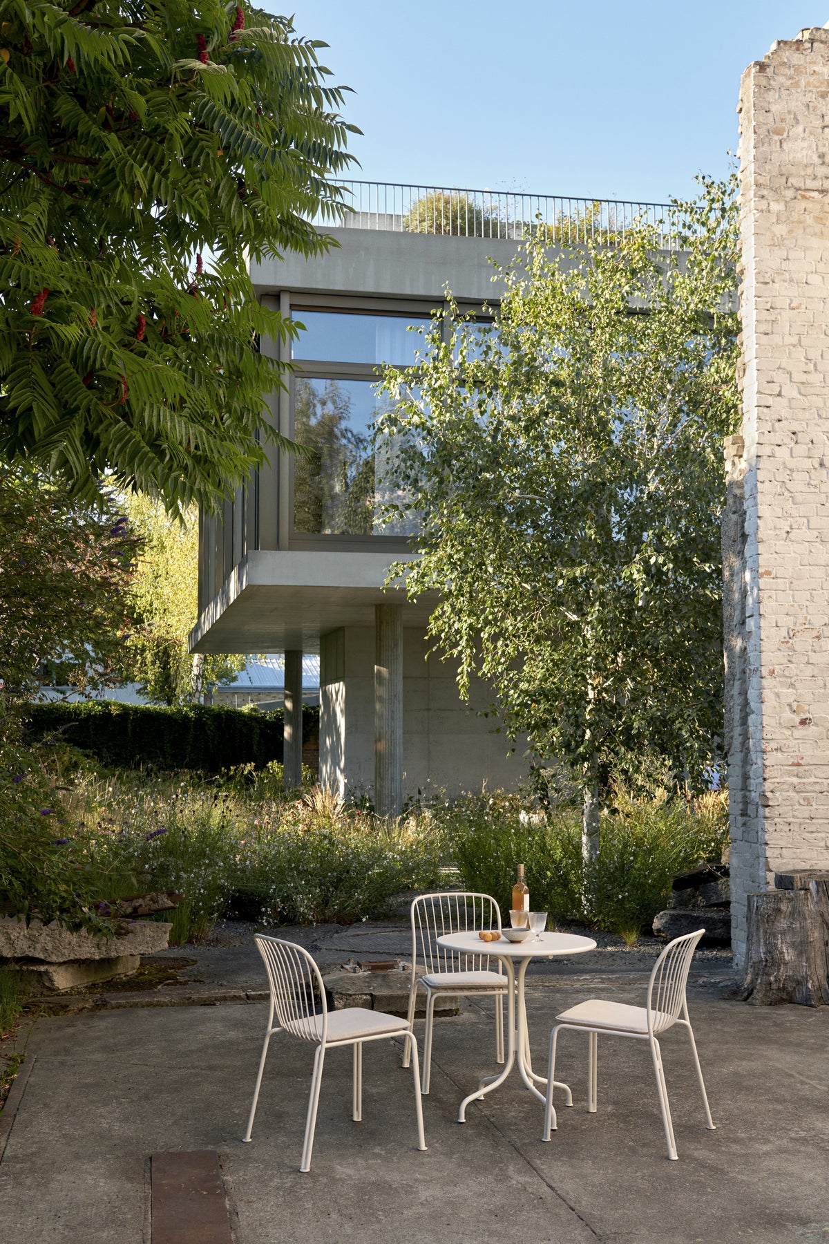 Round outdoor table THORVALD SC96 black