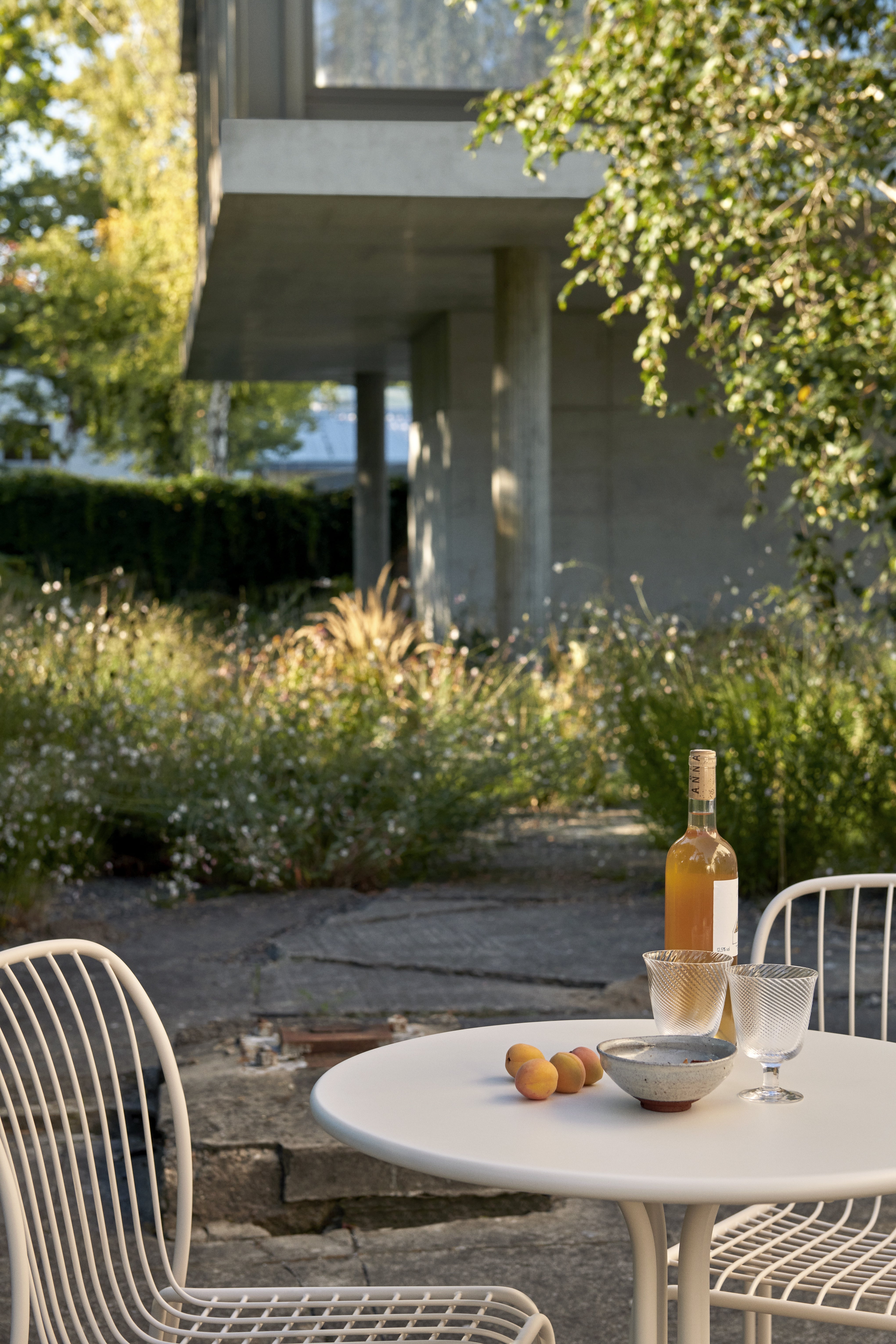 Round outdoor table THORVALD SC96 black