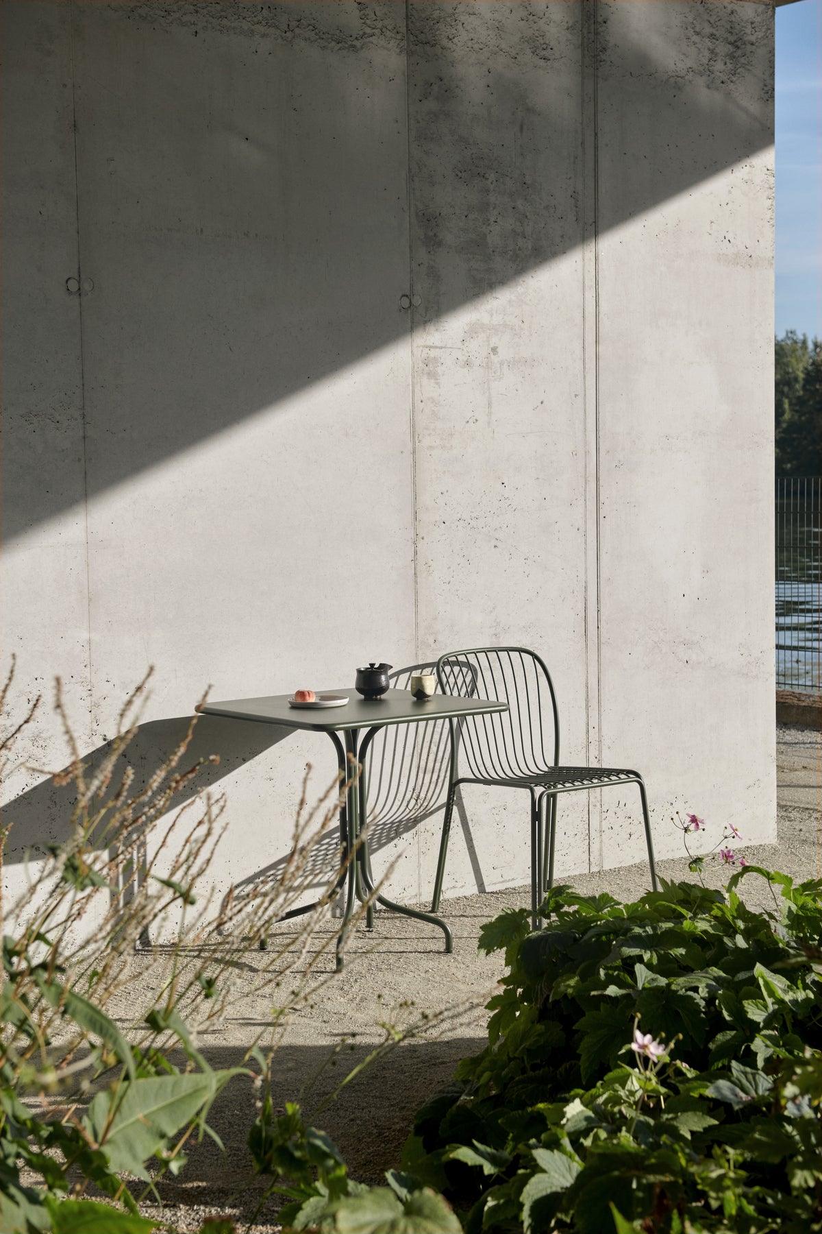 THORVALD SC97 outdoor table ivory