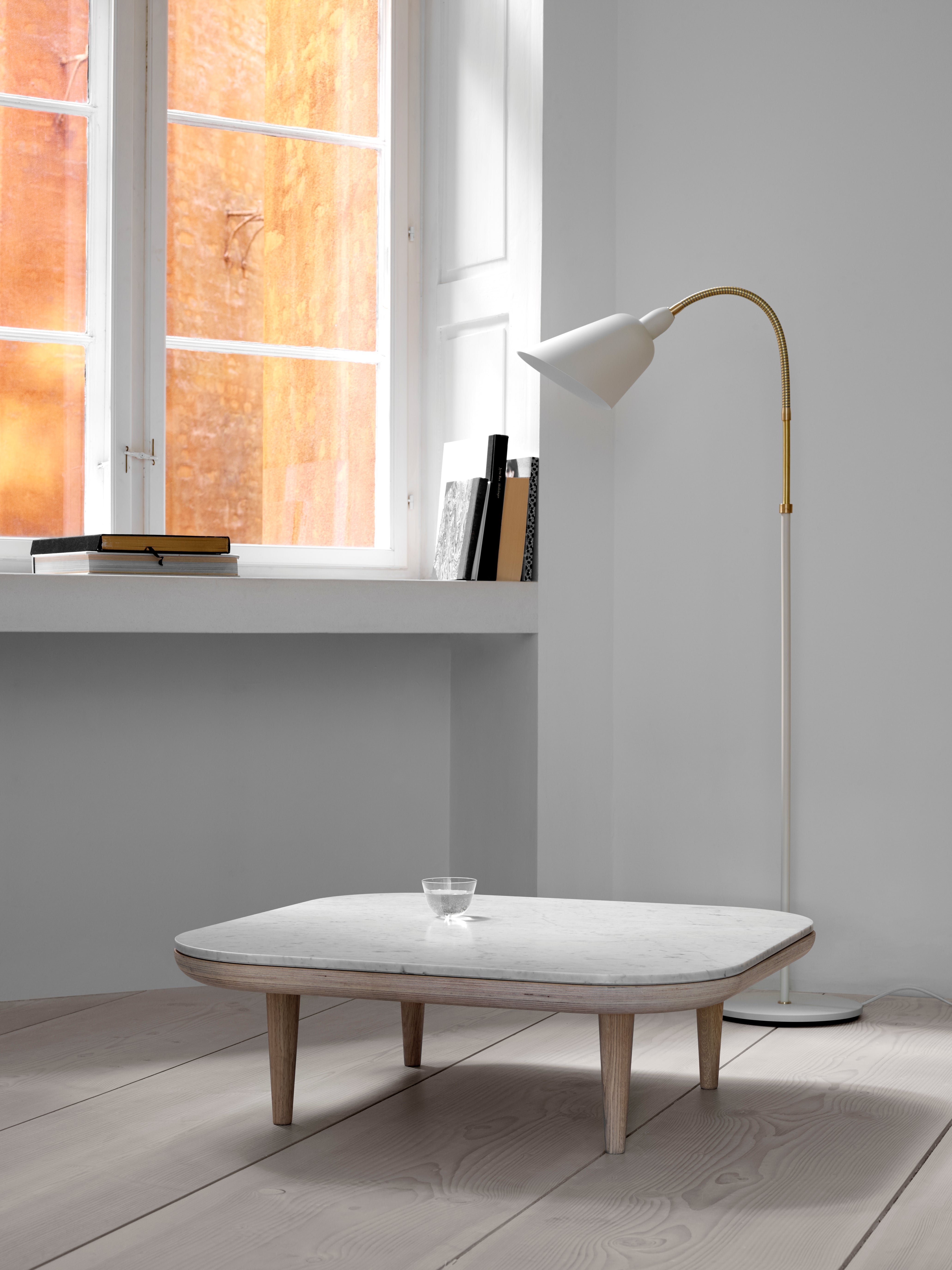 BELLEVUE AJ7 floor lamp in white with brown brass base