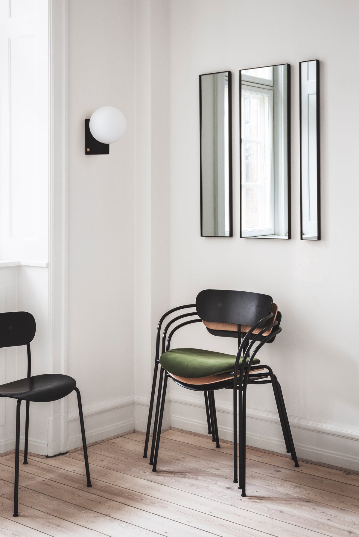 PAVILION AV4 Chair in lacquered oak with an upholstered seat and chrome base