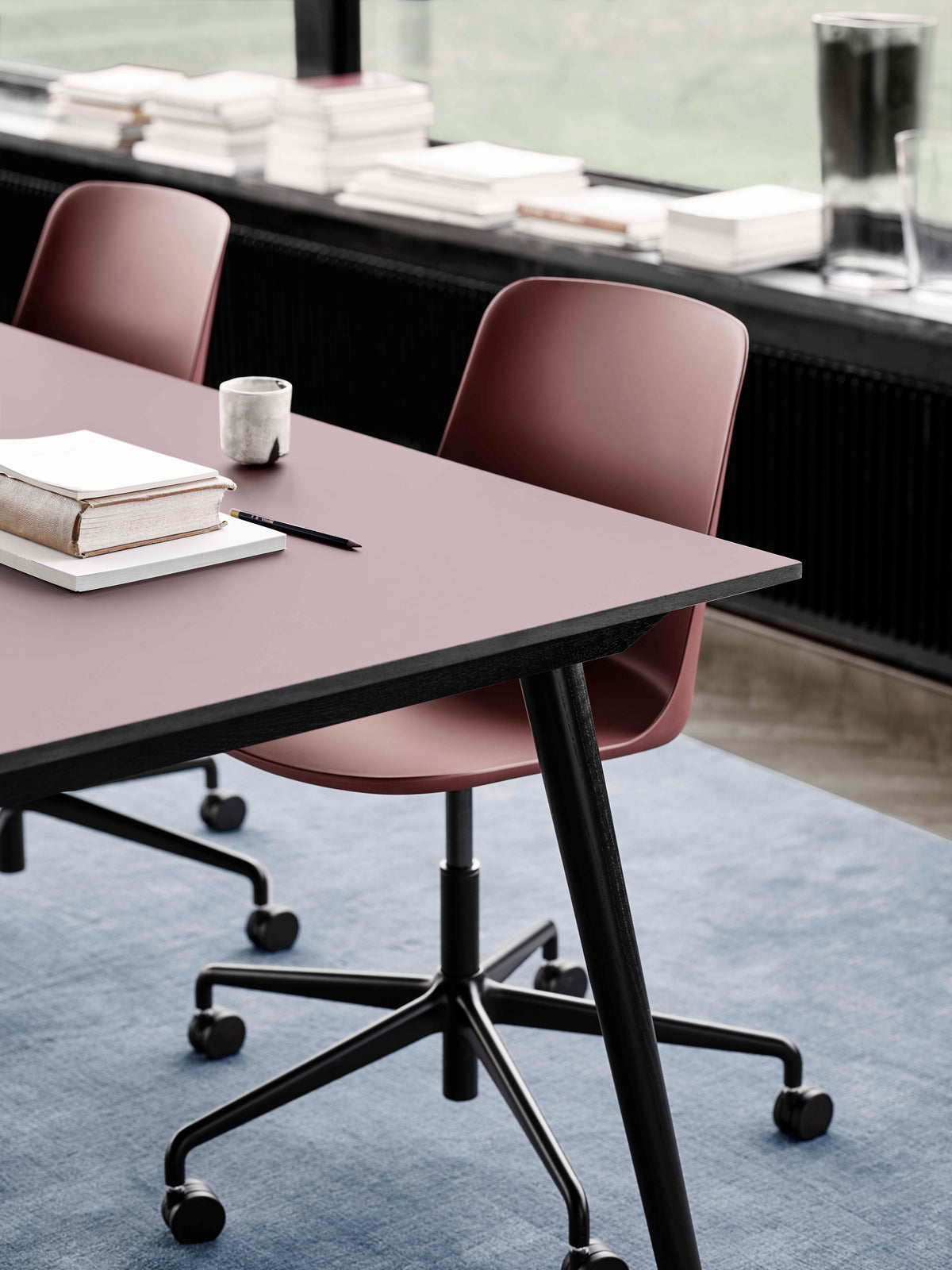 RELY HW28 office chair in red with an aluminum base on wheels