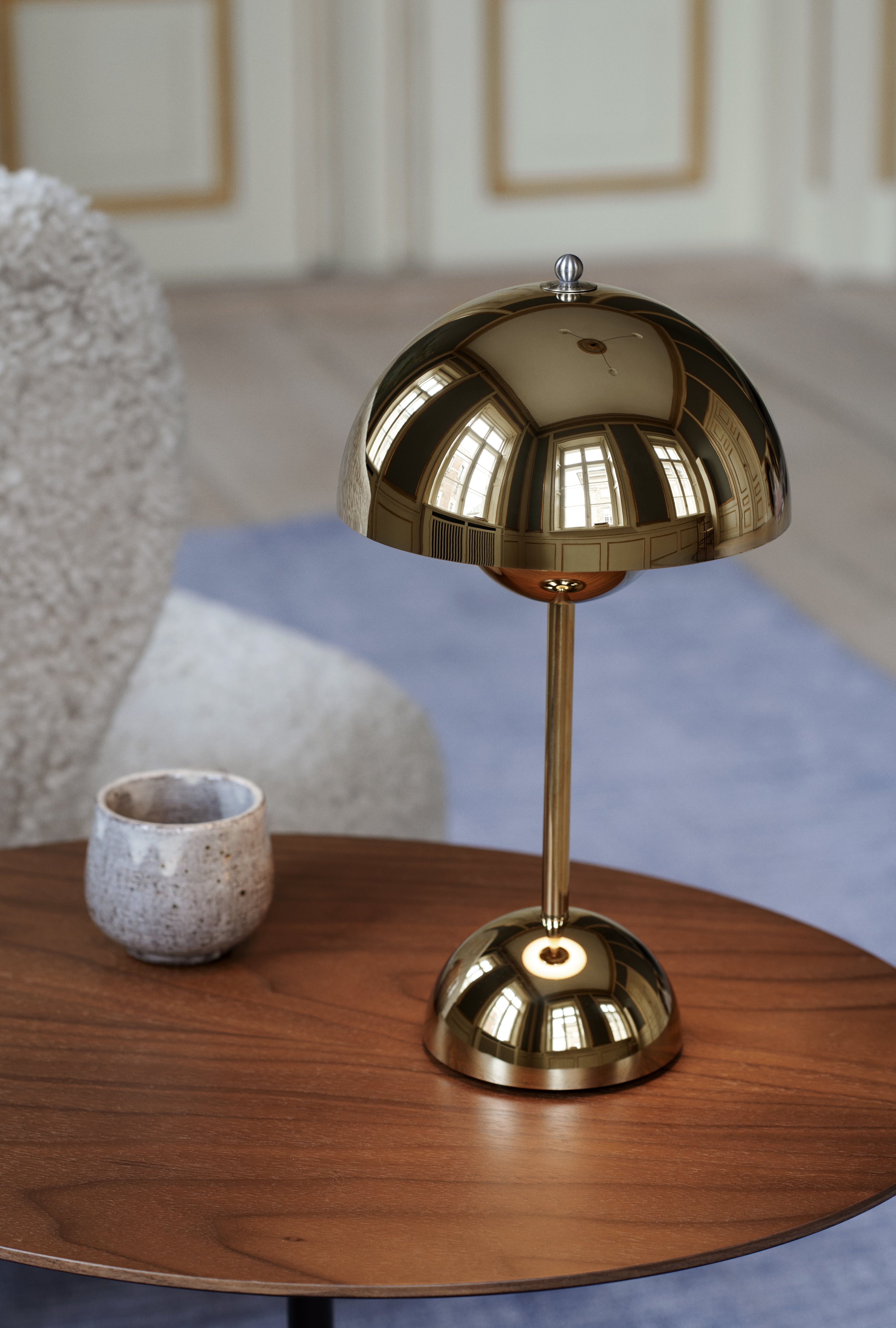 FLOWERPOT VP9 Portable Lamp in Brass