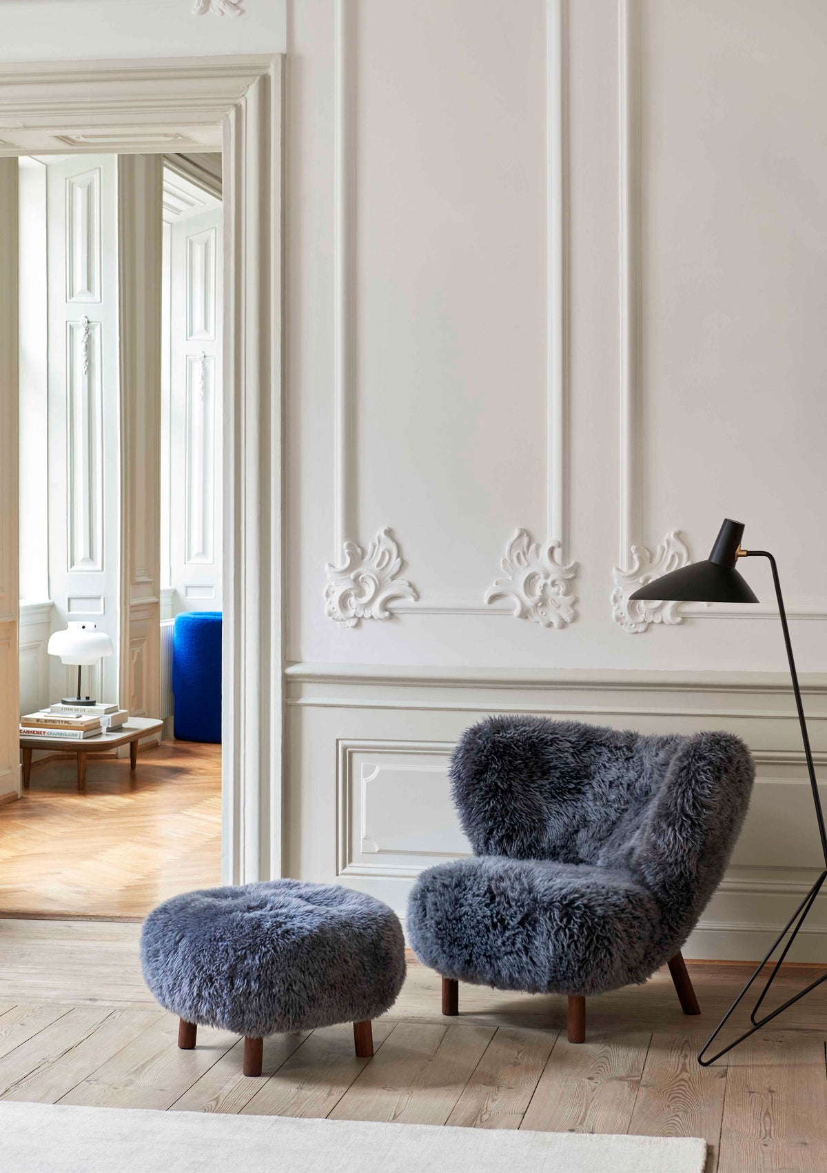 LITTLE PETRA armchair with ottoman upholstered with an oak base