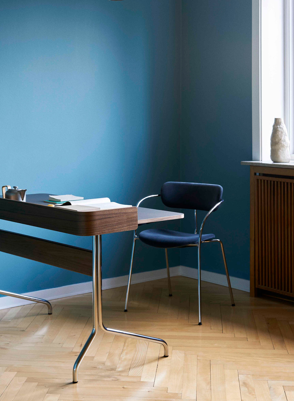 PAVILION AV13 Armchair with Upholstered Seat and Chrome Base