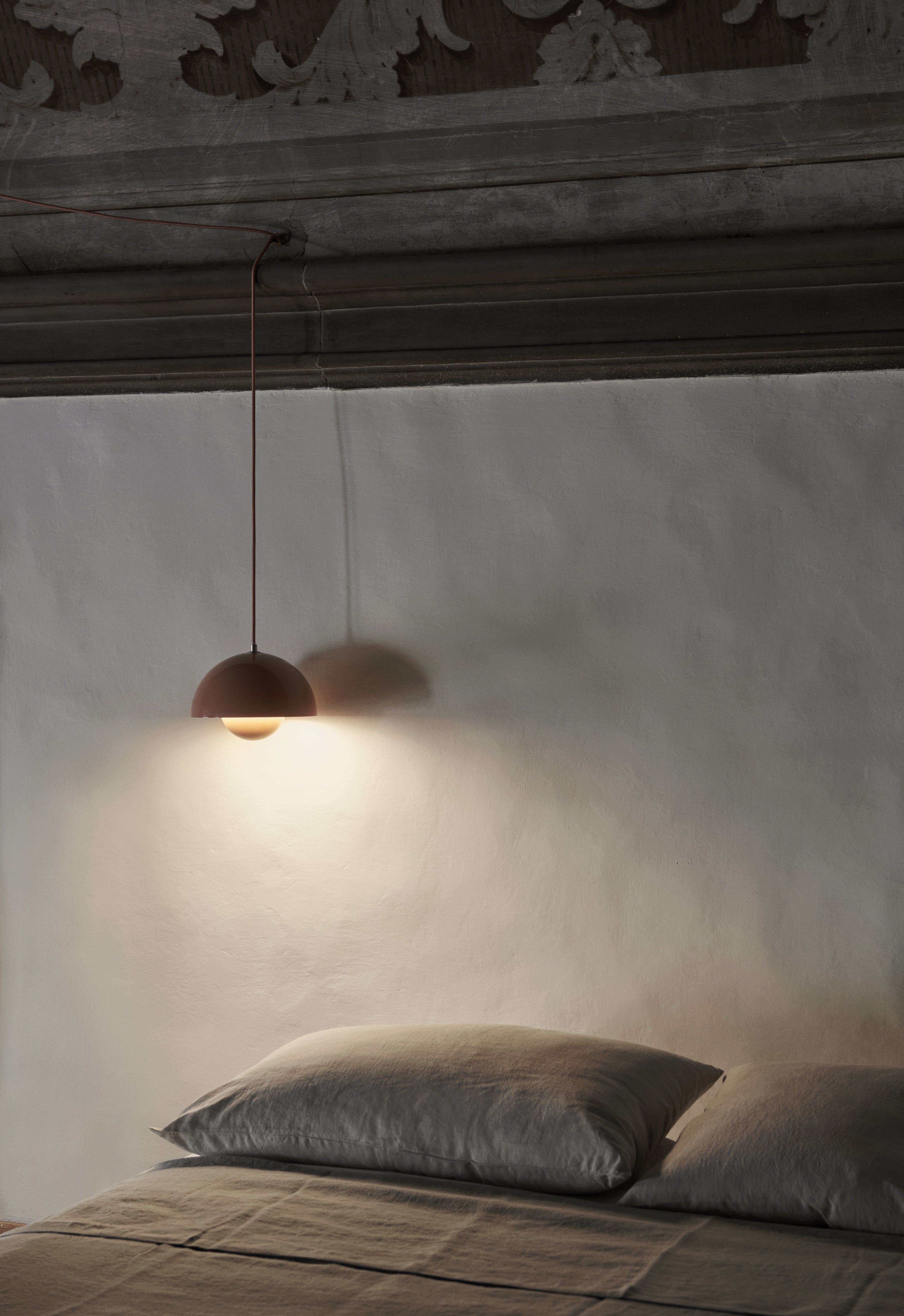 FLOWERPOT hanging lamp in wine red