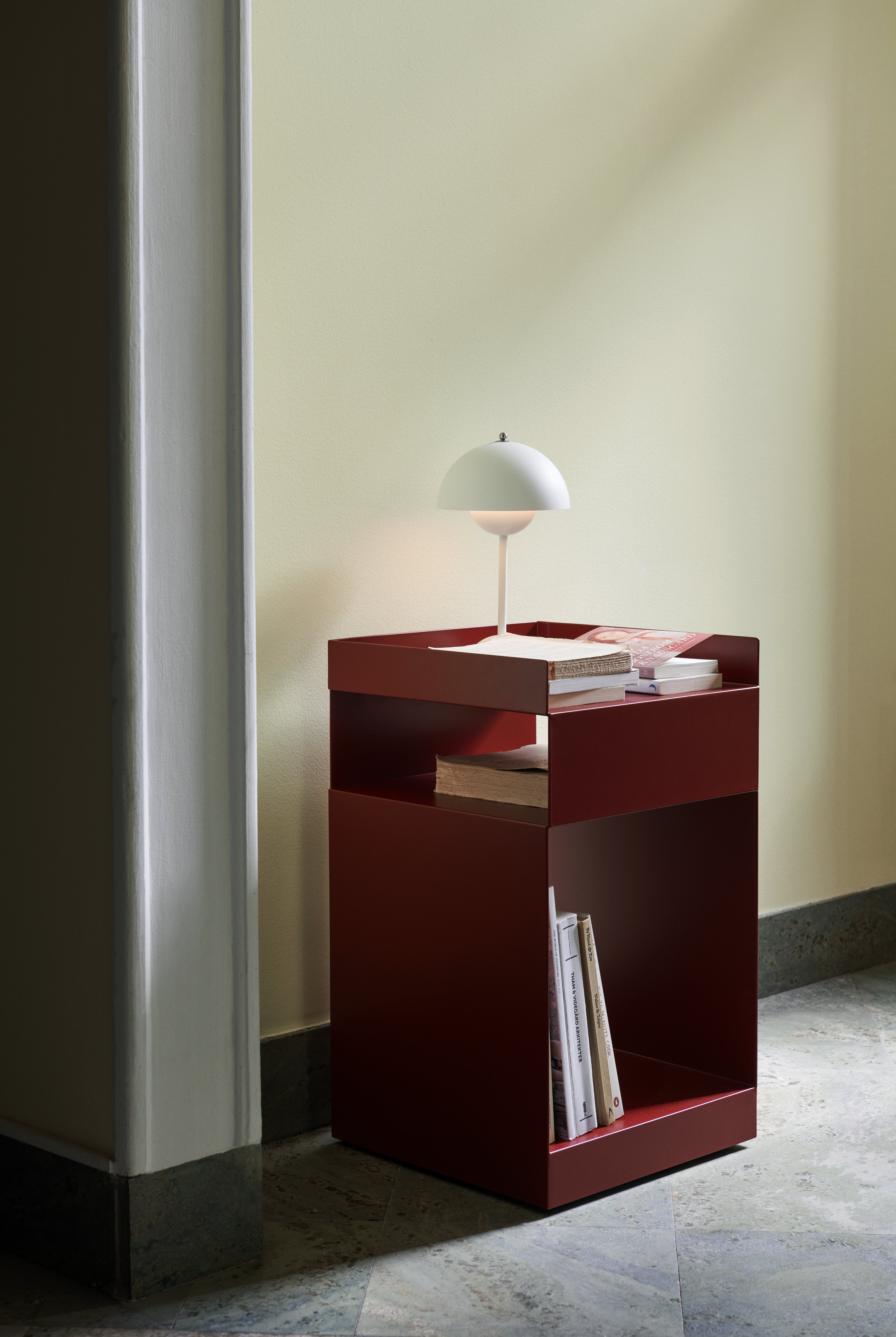 FLOWERPOT VP9 Portable Lamp in Matte White