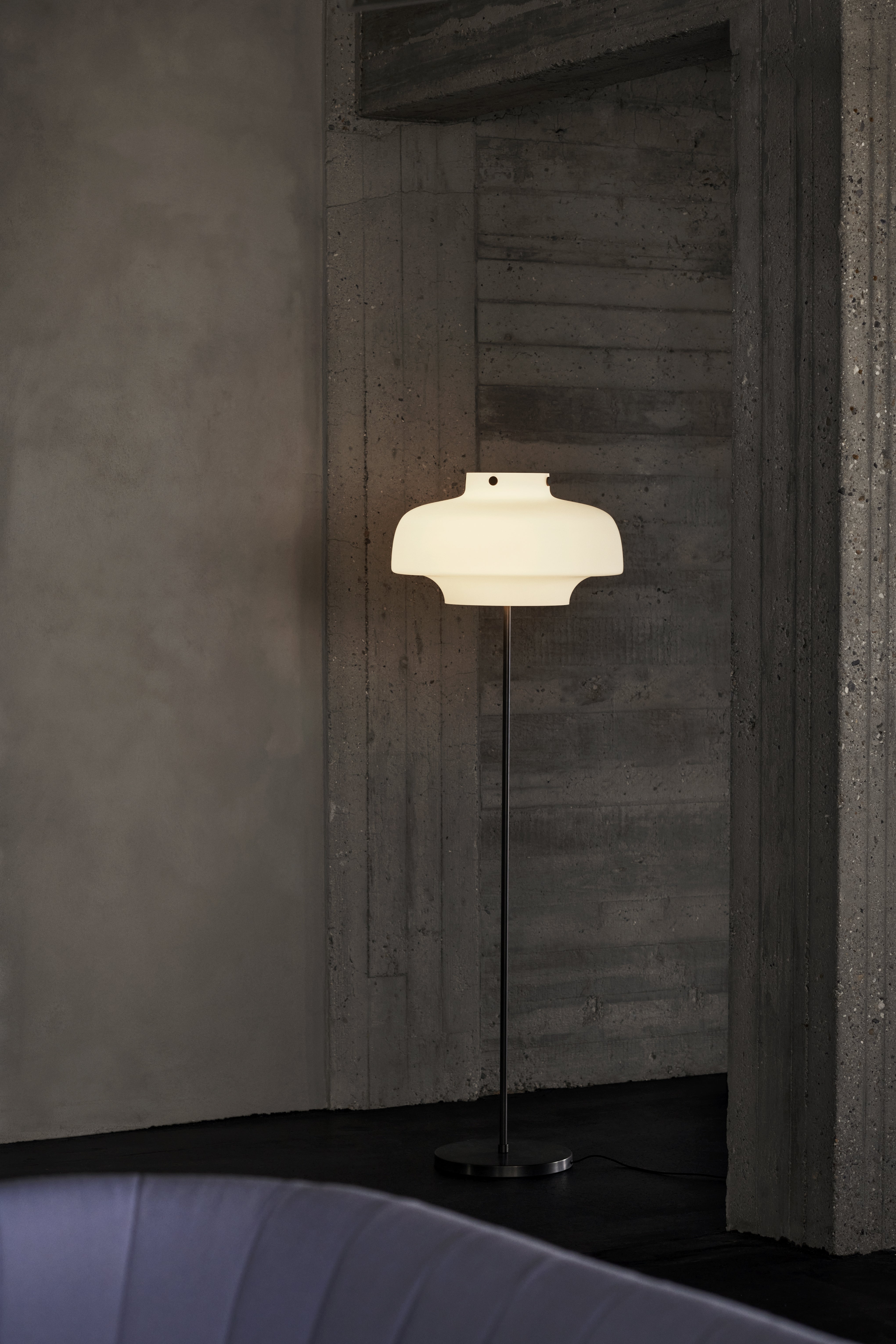 COPENHAGEN SC14 floor lamp with an opal shade and a bronzed brass base