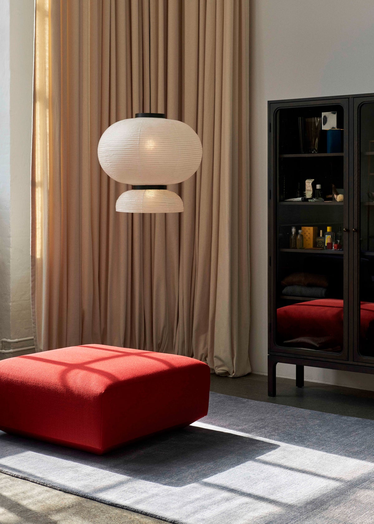 TRACE SC88 display cabinet in dark lacquered oak