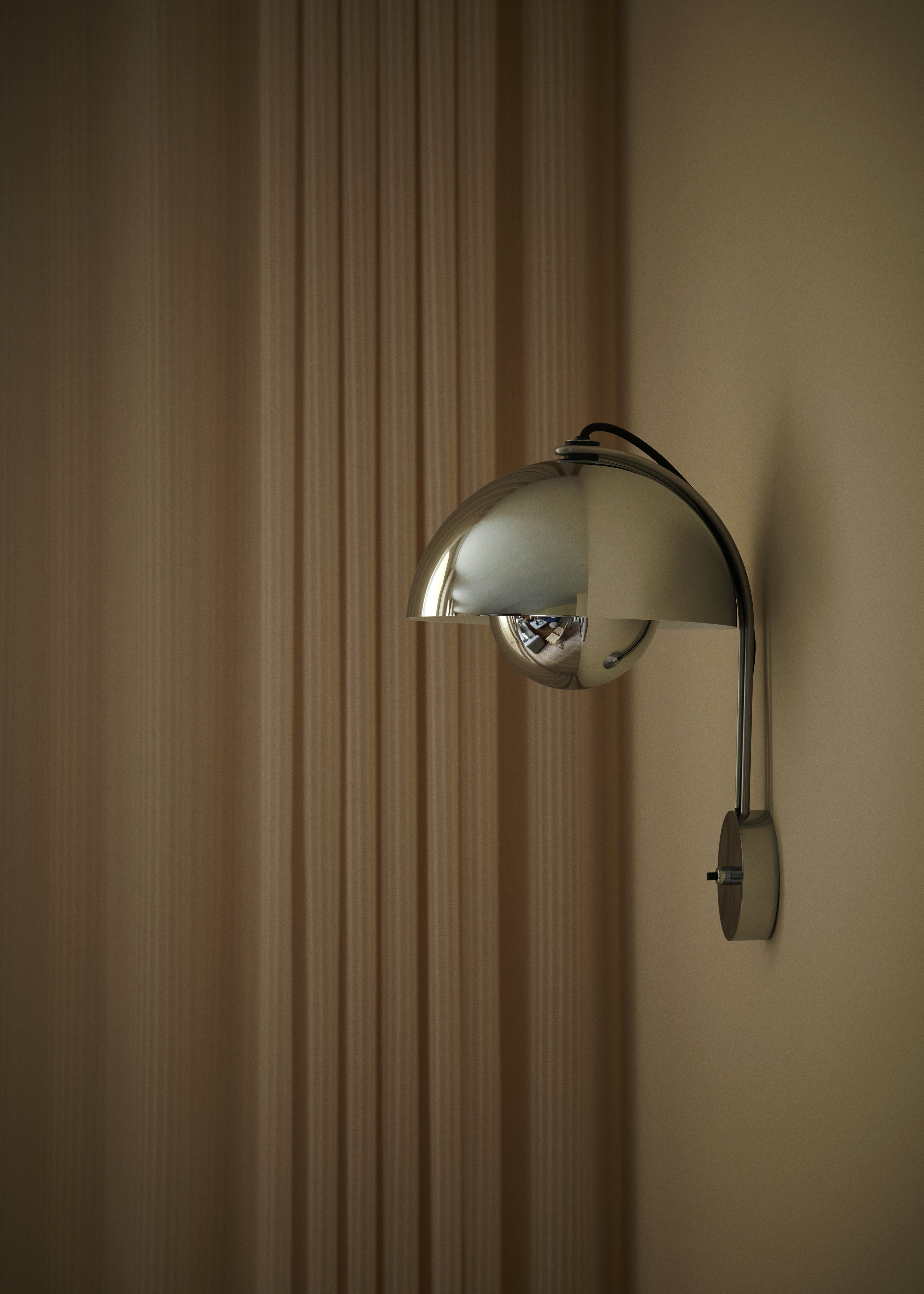 FLOWERPOT VP8 Wall Lamp in Matte Black