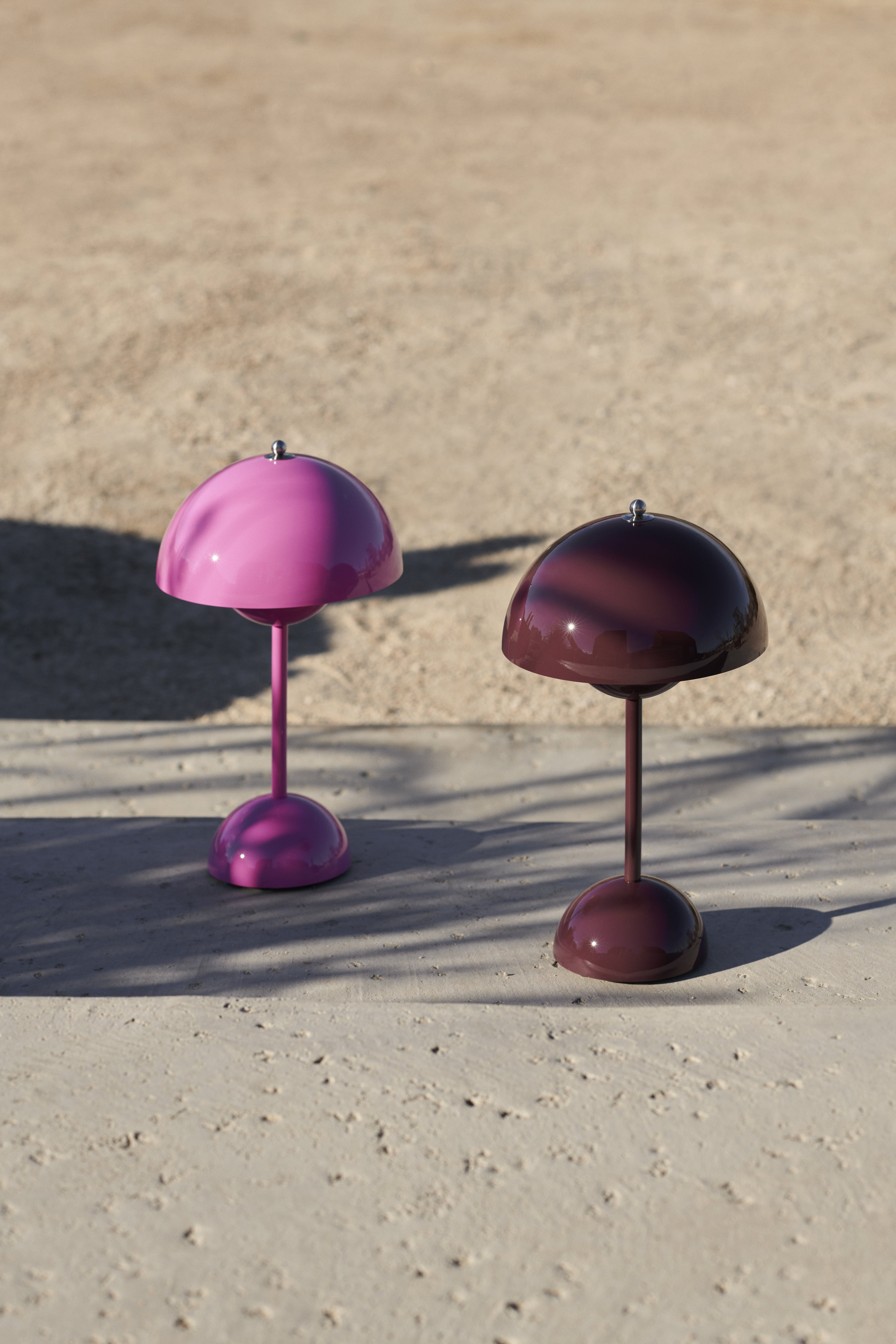 FLOWERPOT VP9 Portable Lamp in Fuchsia