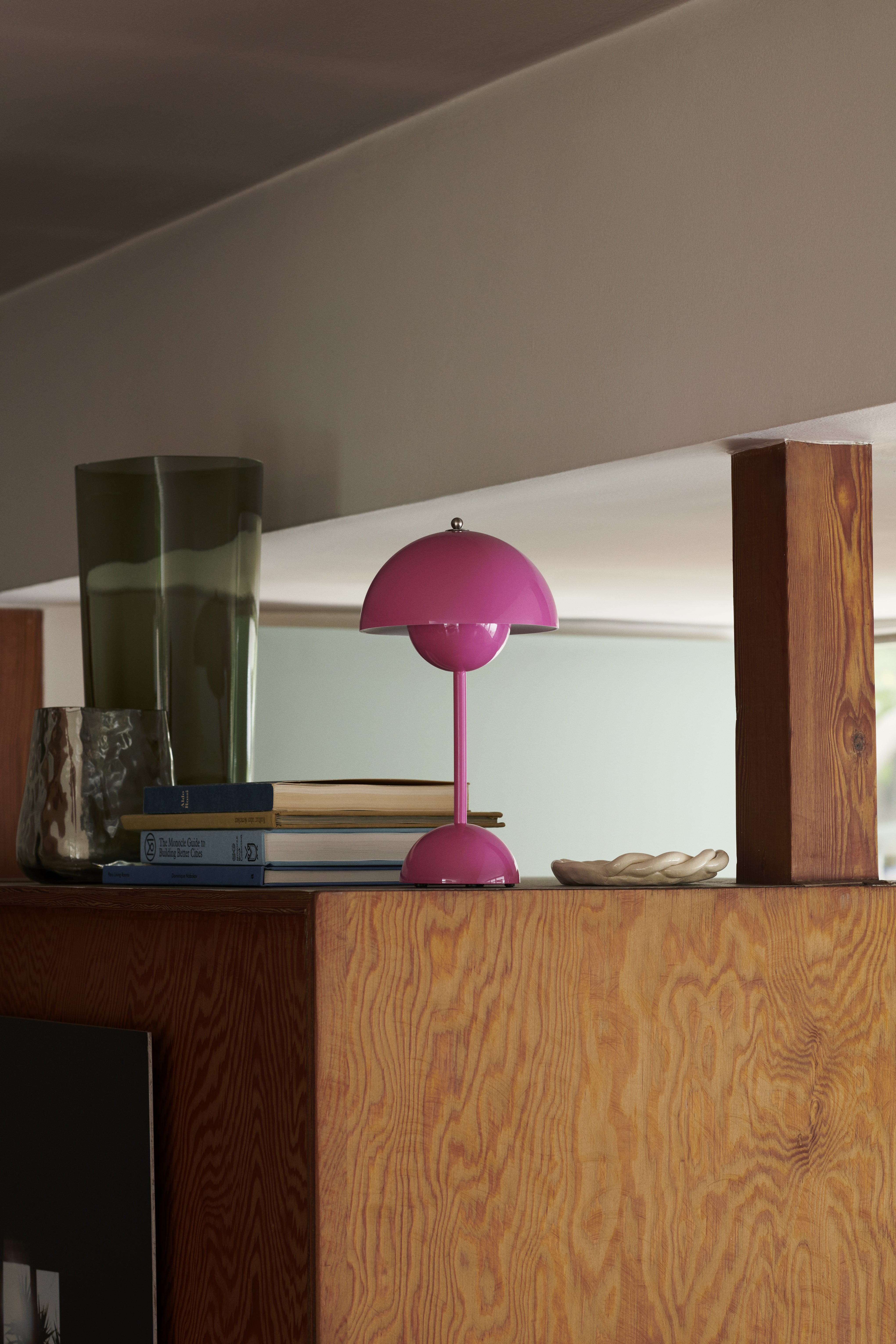FLOWERPOT VP9 Portable Lamp in Fuchsia