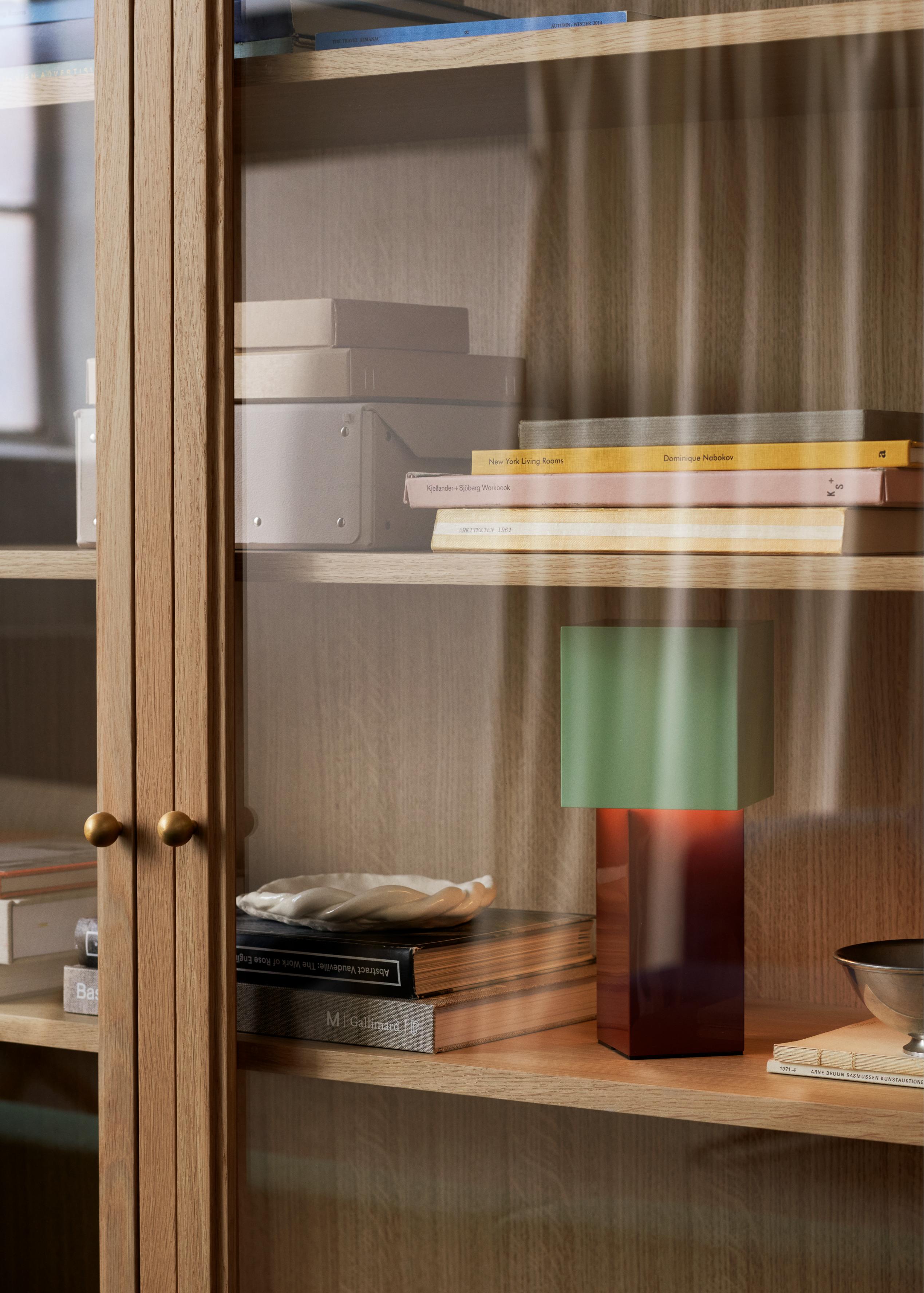 Portable lamp PIVOT ATD7 with a mint shade and a brick base.
