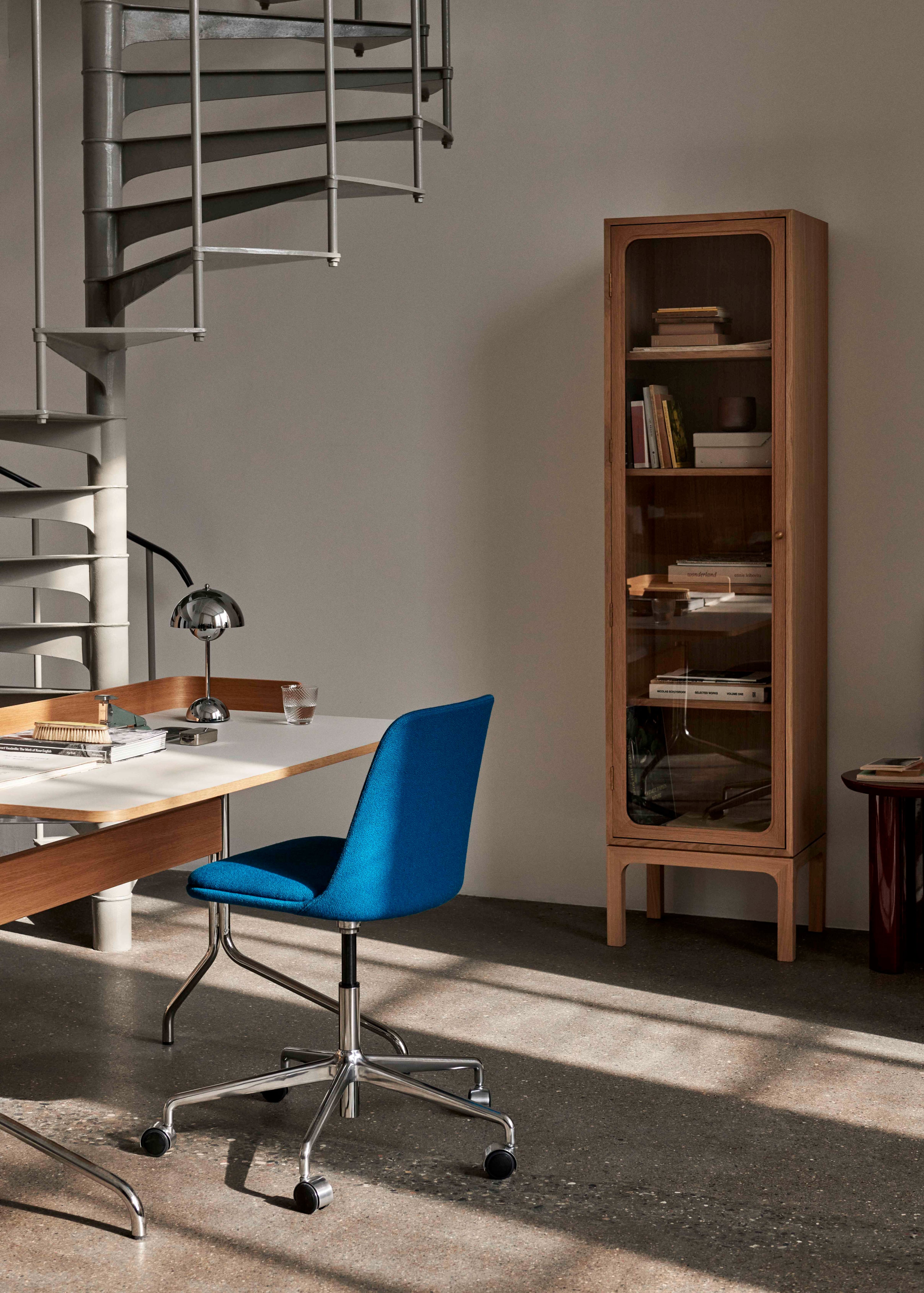 TRACE SC87 Display Cabinet dark lacquered oak