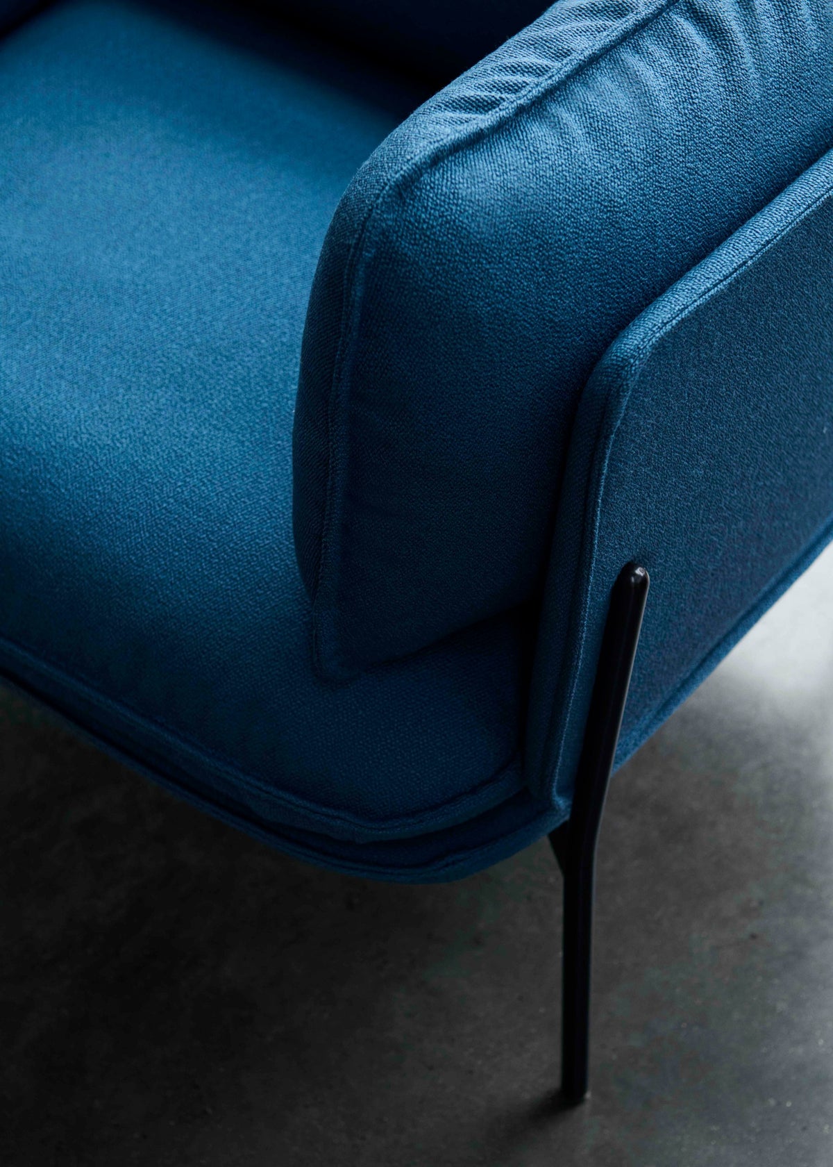 Armchair CLOUD LN1 upholstered with a chrome base