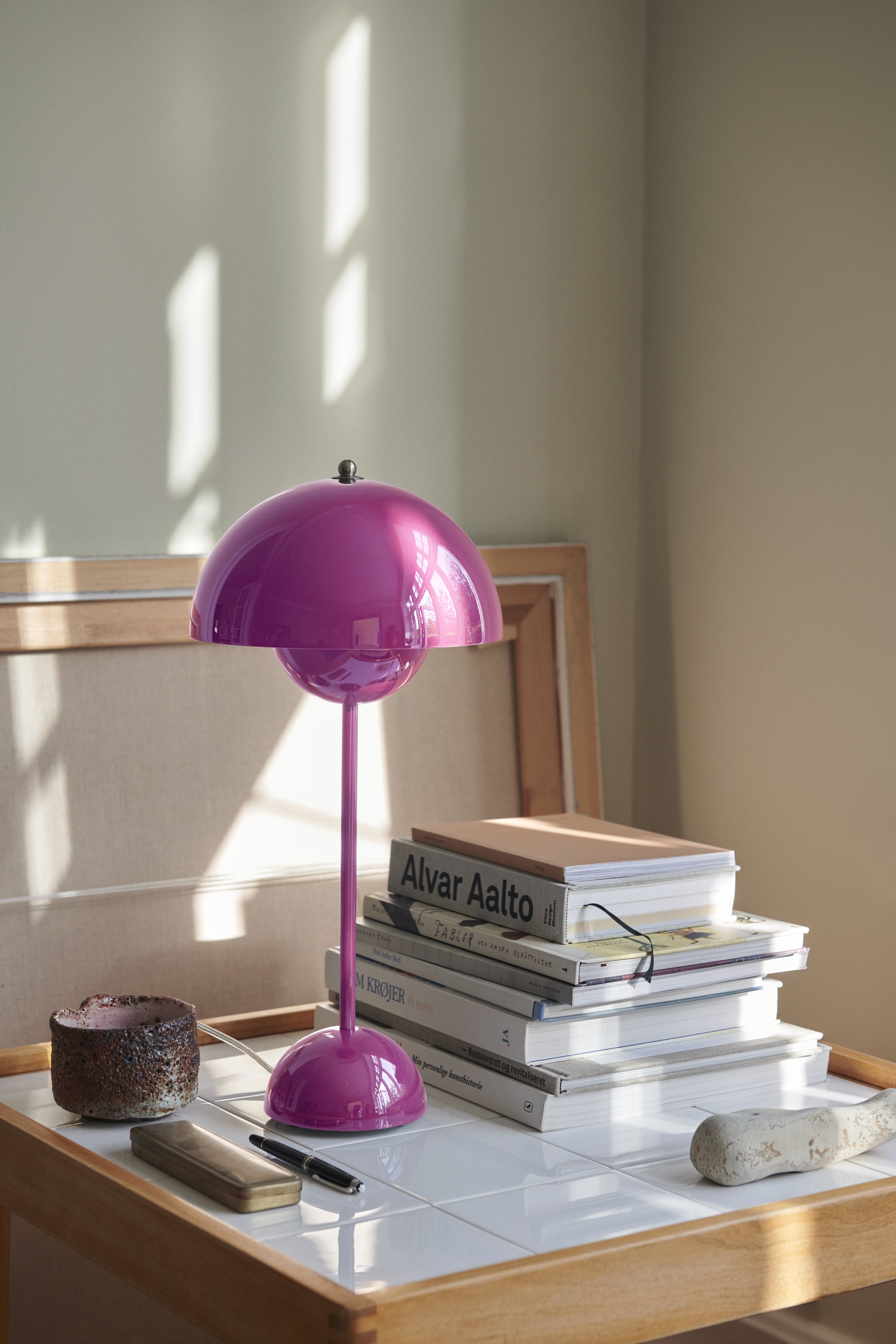 FLOWERPOT VP3 Table Lamp in Fuchsia