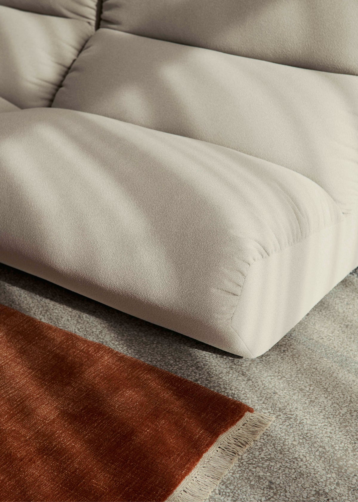 THE MOOR fringed rug in blue
