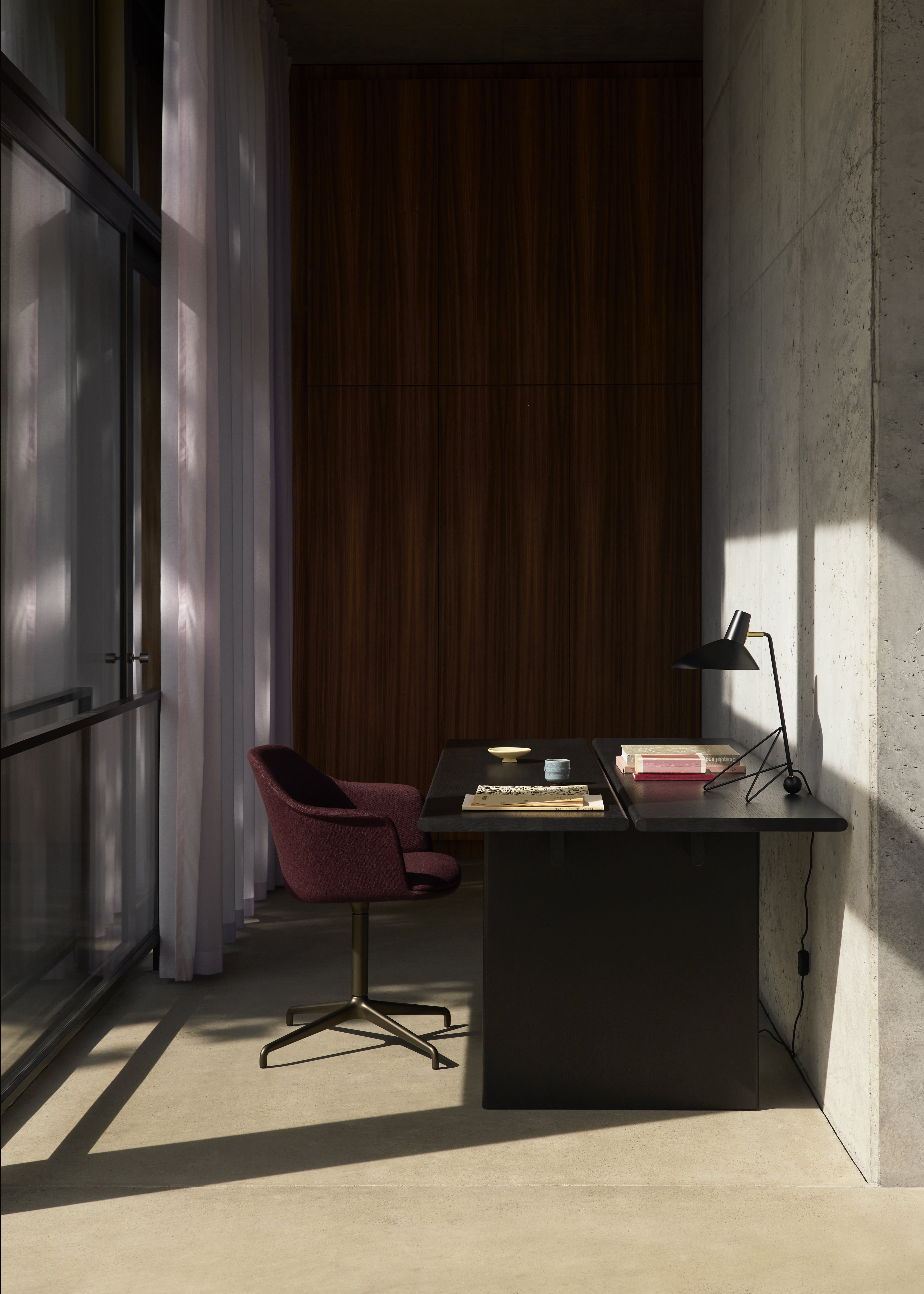 TRIPOD HM9 Black Table Lamp