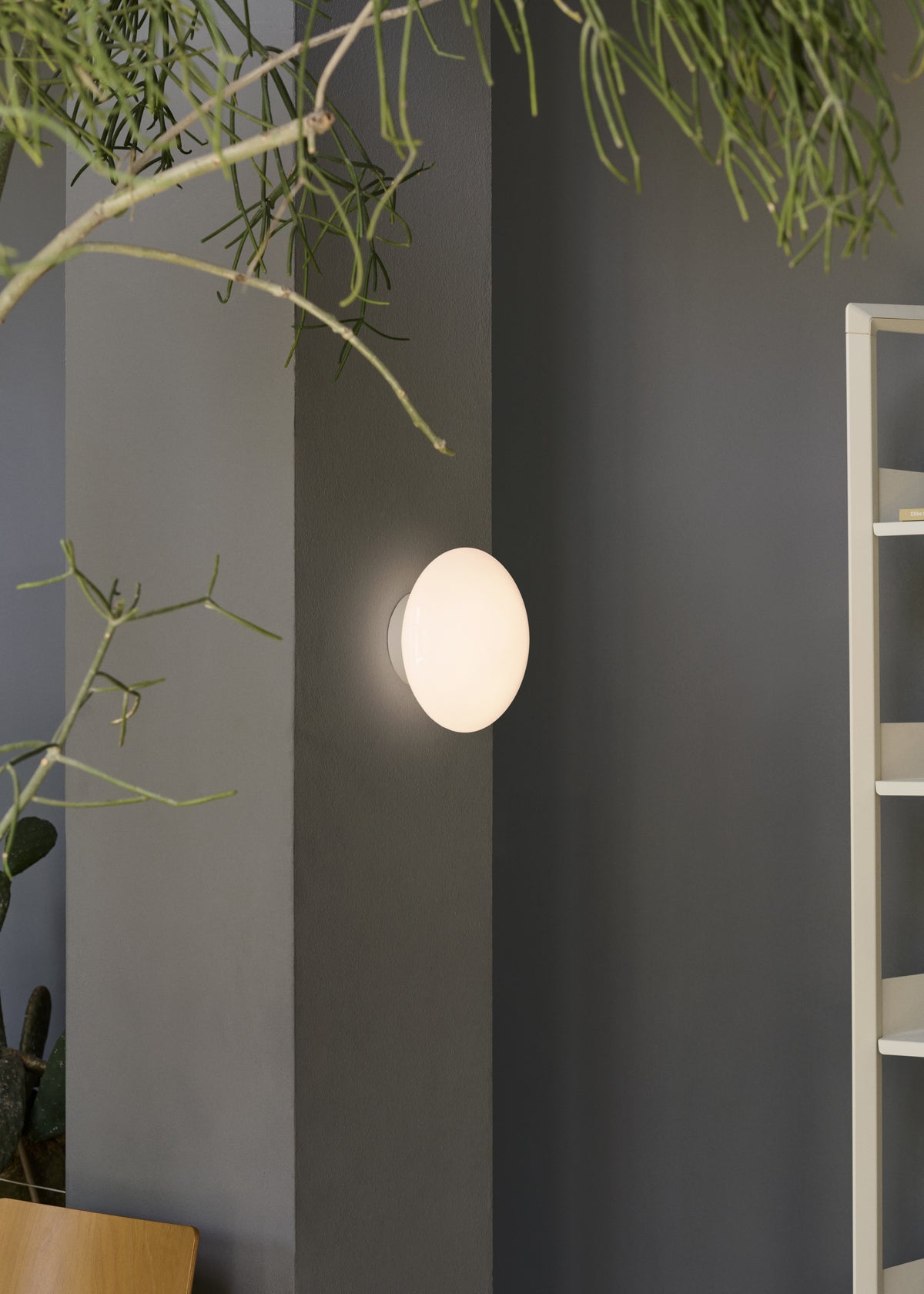 MIST AP22 wall sconce in white
