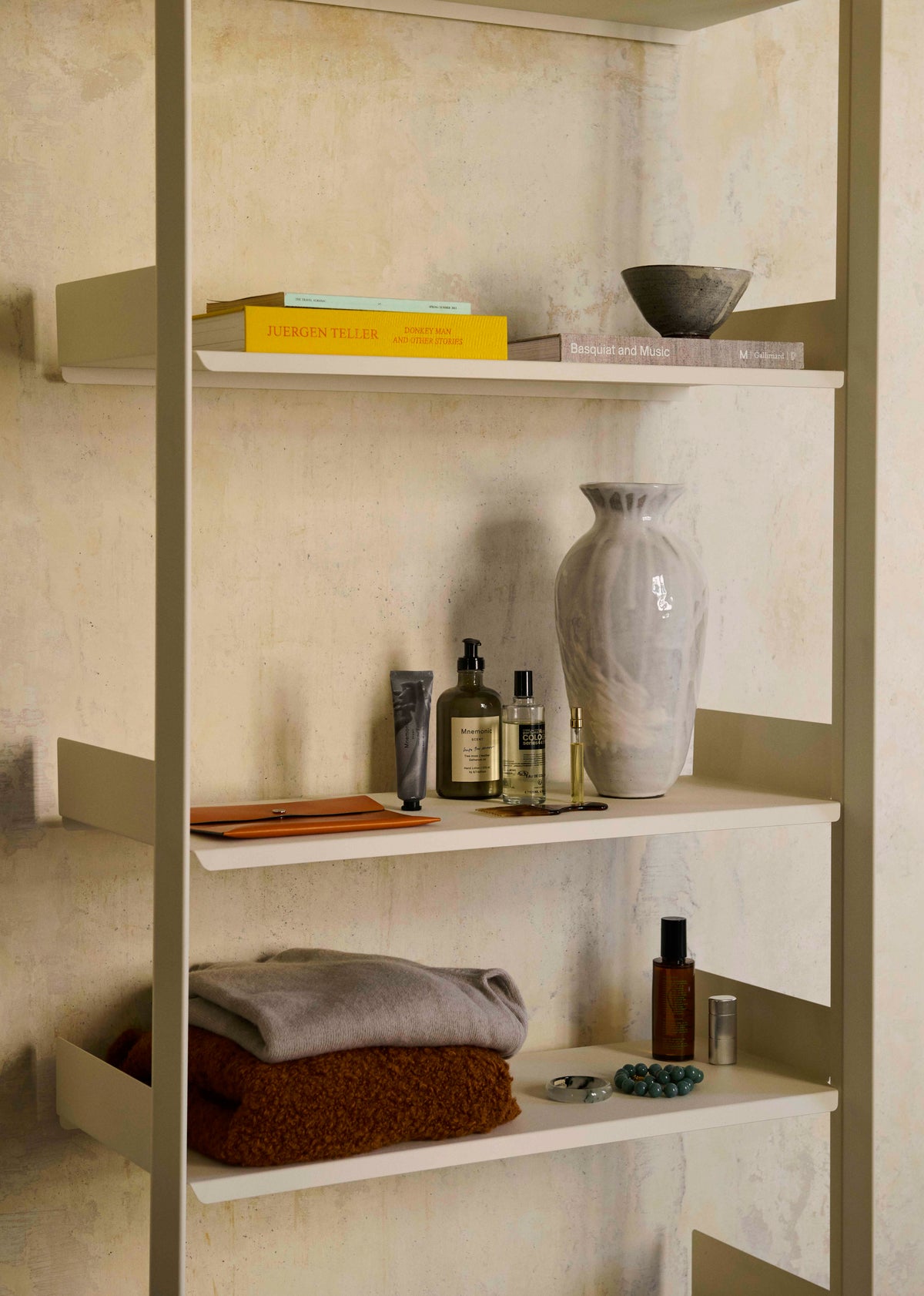 Alabaster modular shelf ROMBE