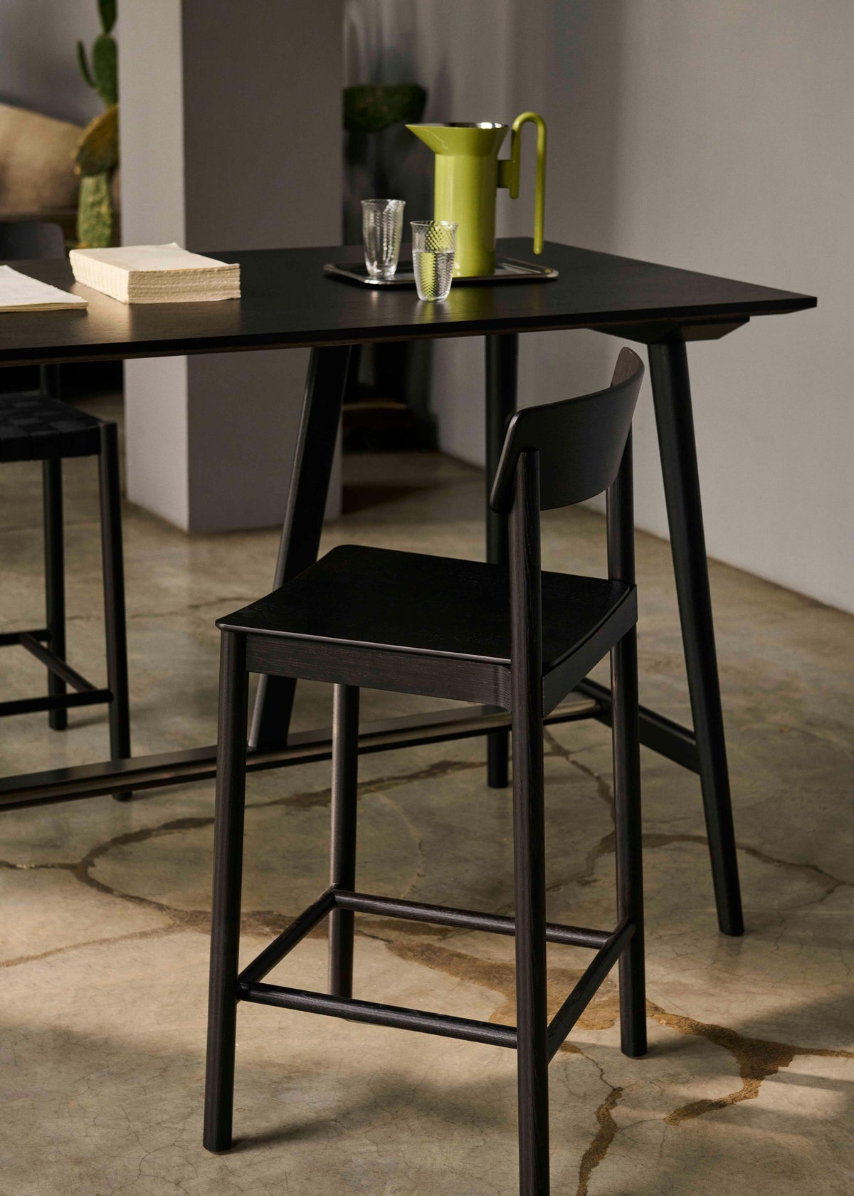 BETTY Stool with beige woven seat and smoked oiled oak
