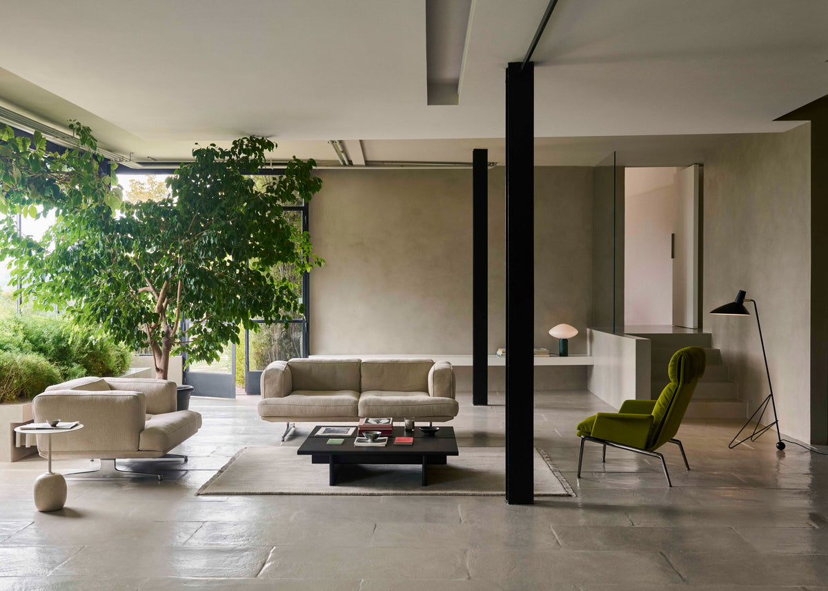 Upholstered MUNO LN17 armchair with a dark aluminum base