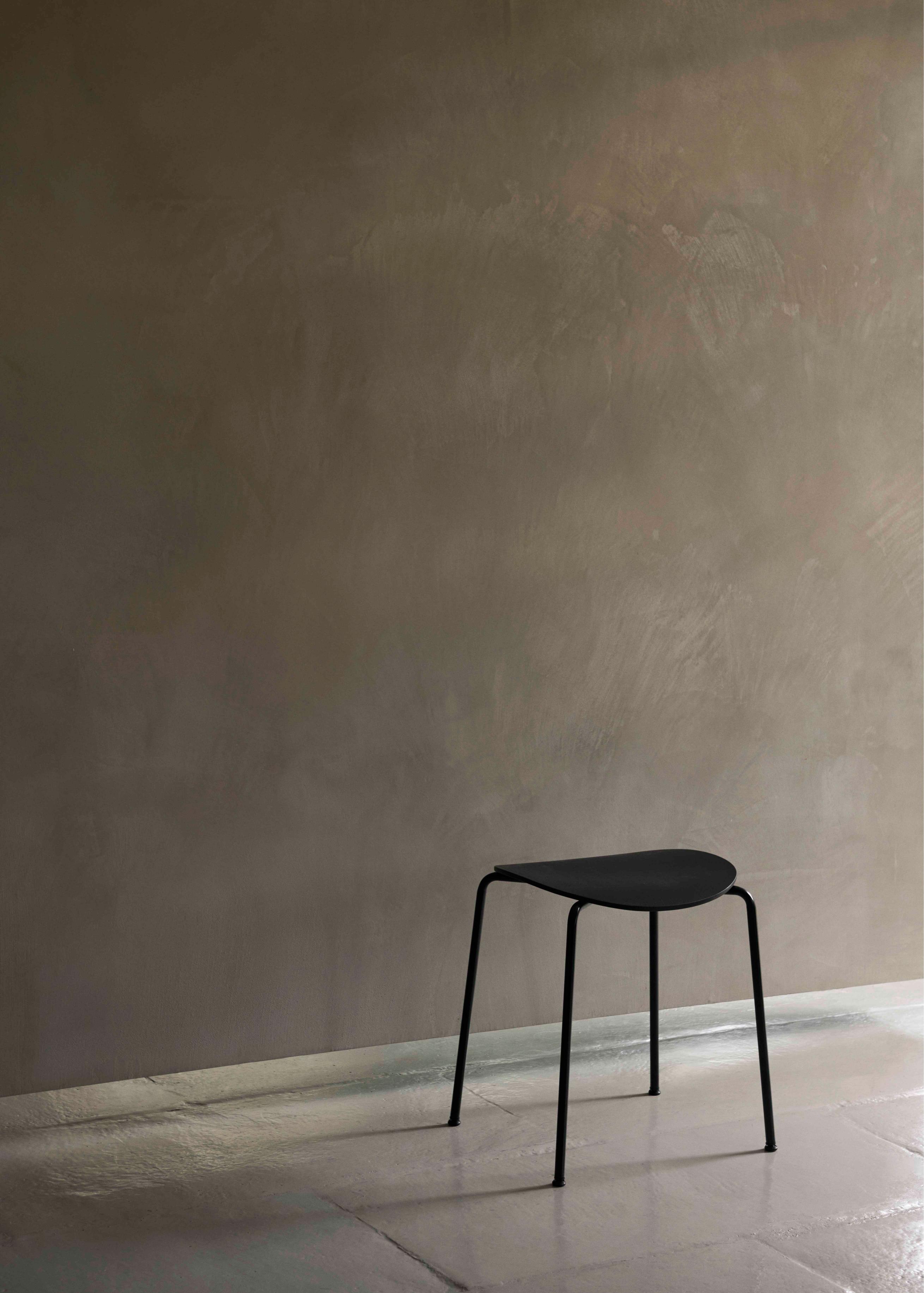 PAVILION AV36 Stool in oak wood with a black steel base