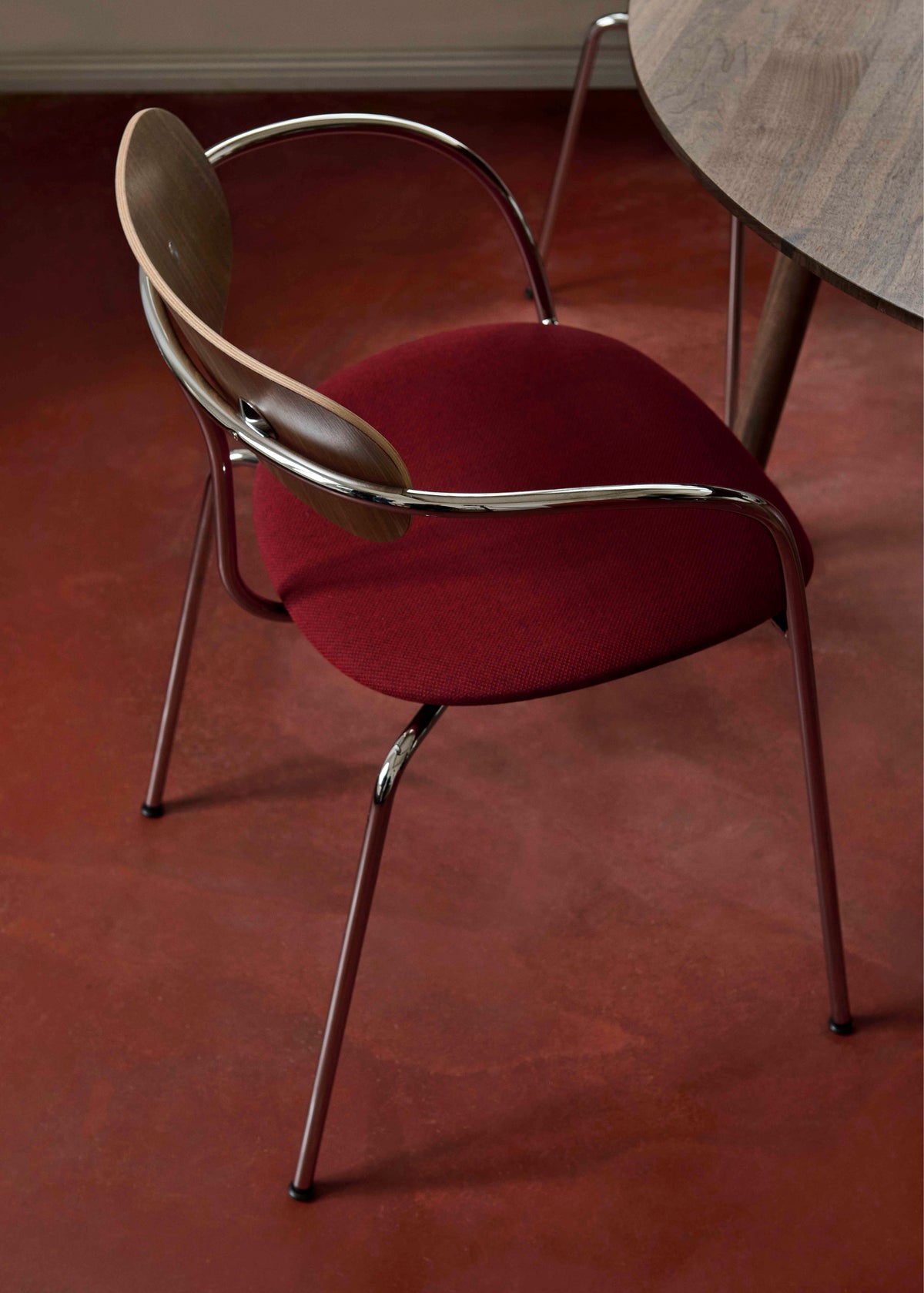 PAVILION AV4 Chair in lacquered oak with an upholstered seat and chrome base