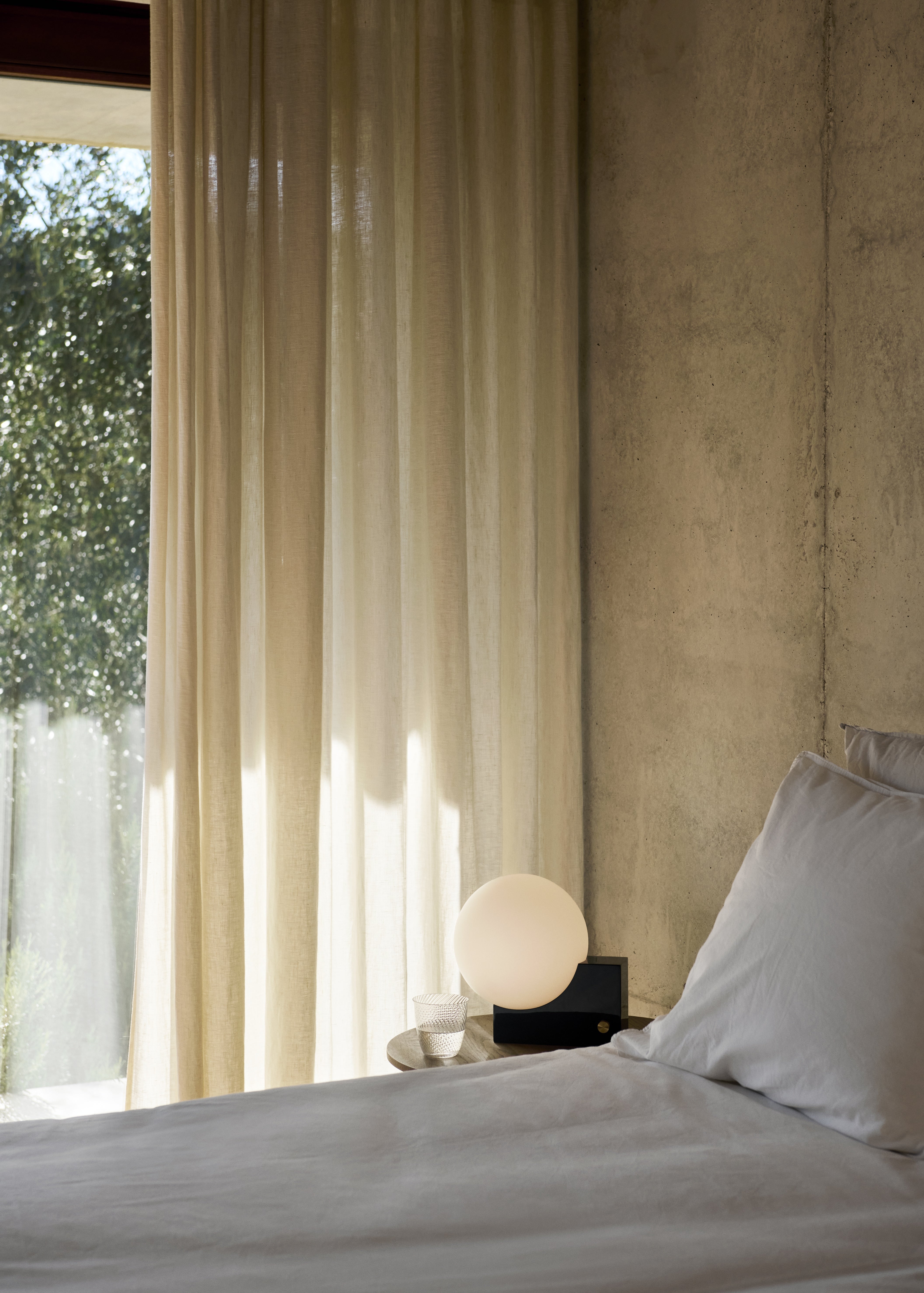 TABLE LAMP JOURNEY SH1 with a milky shade and a dark blue base