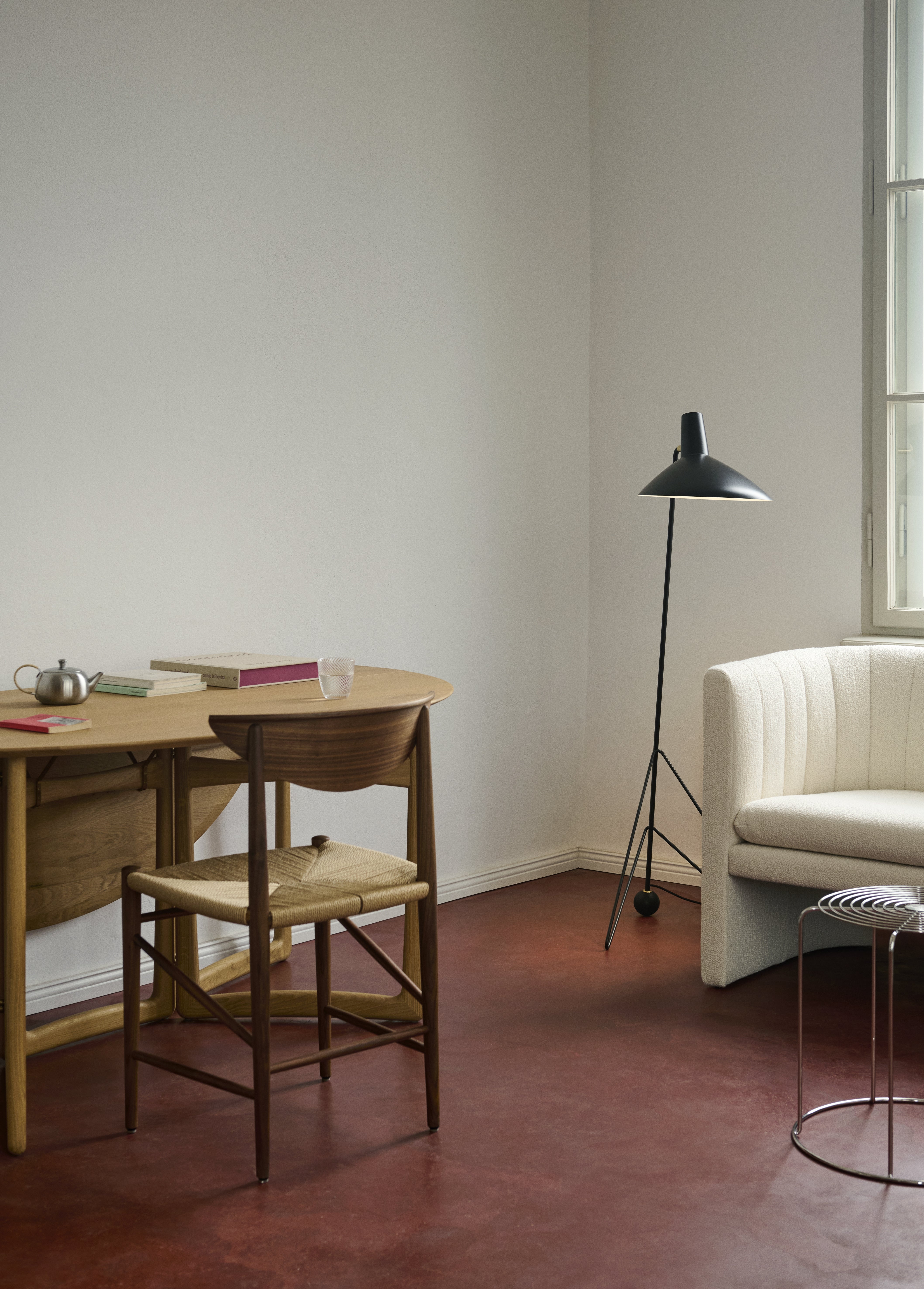 TRIPOD HM8 Black Floor Lamp