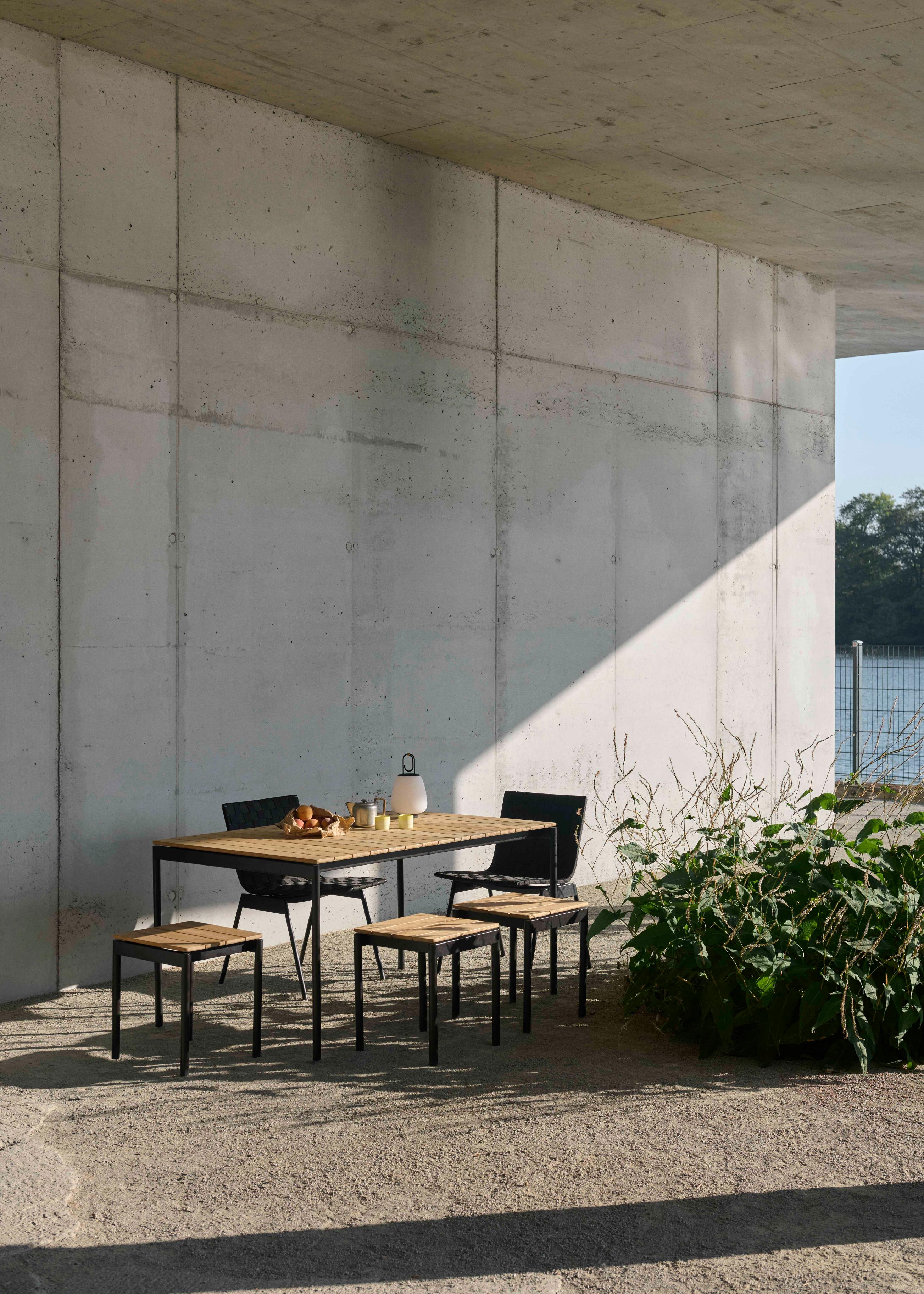 Outdoor table VILLE teak wood with black base