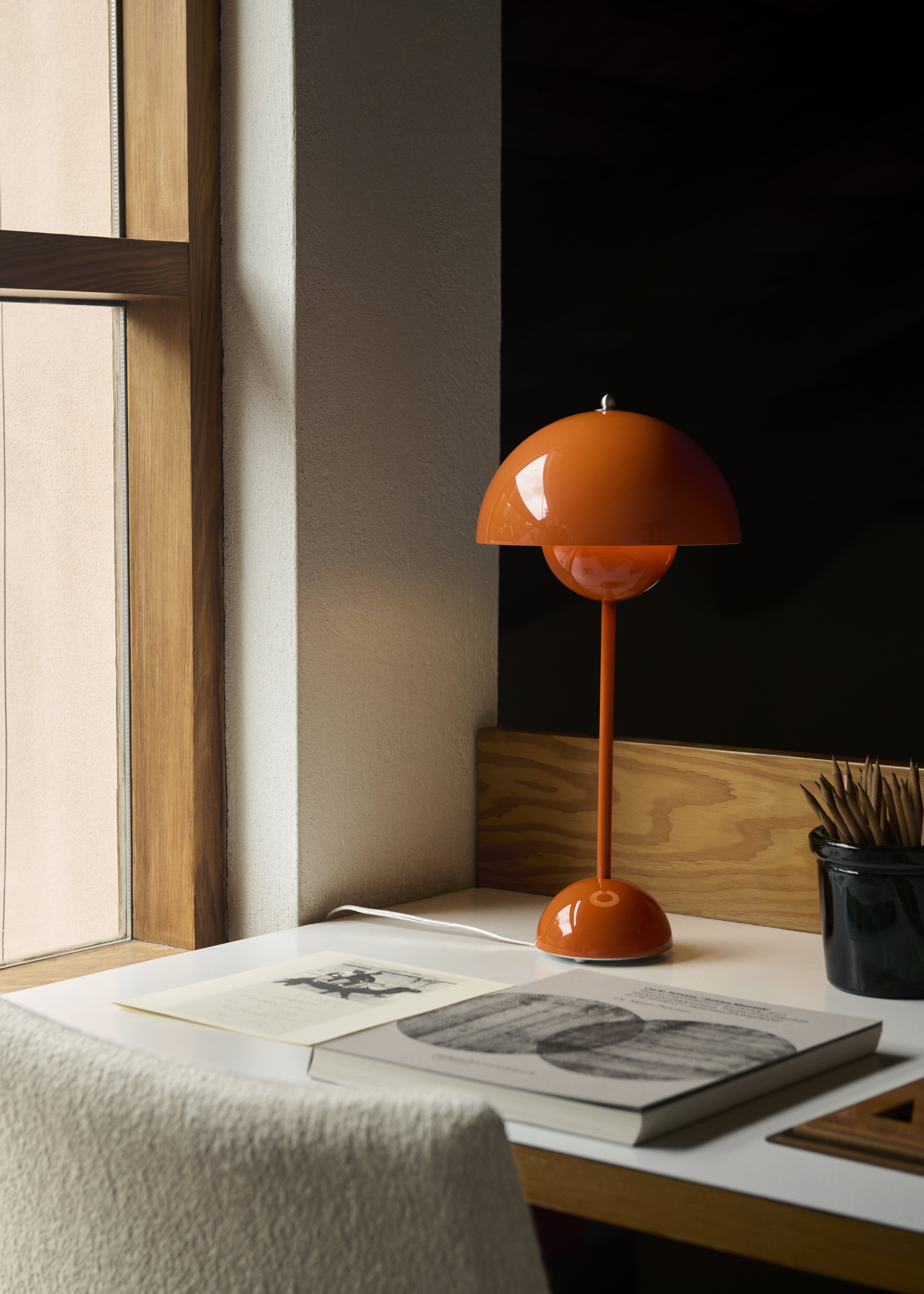 FLOWERPOT VP3 Table Lamp in Orange