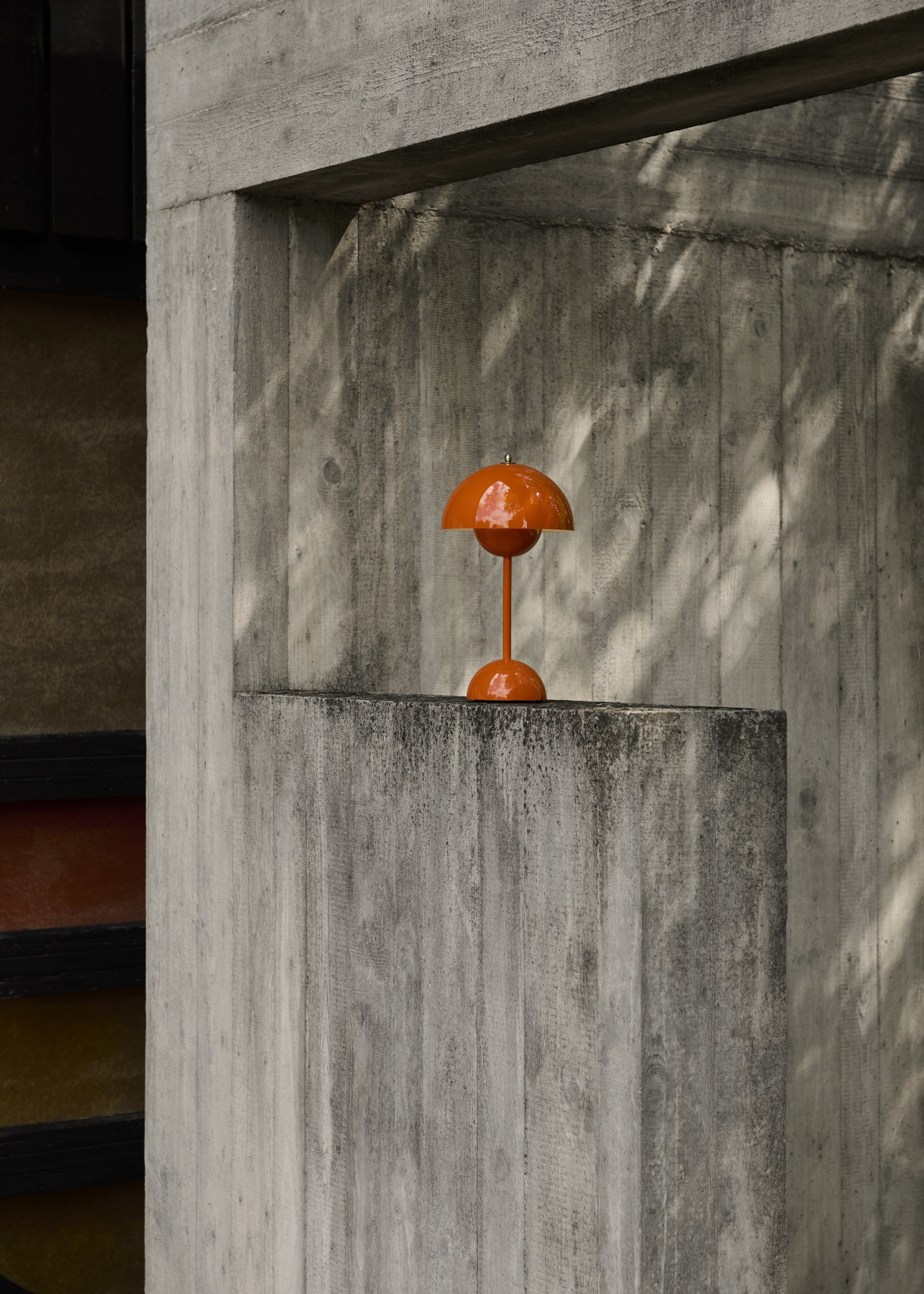 FLOWERPOT VP9 Portable Lamp in Orange