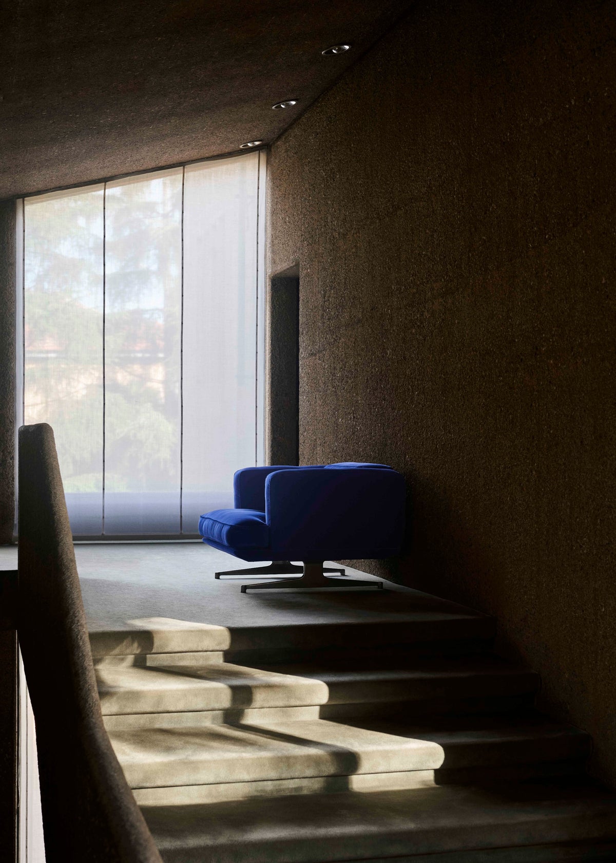 INLAND AV21 upholstered armchair with a black base
