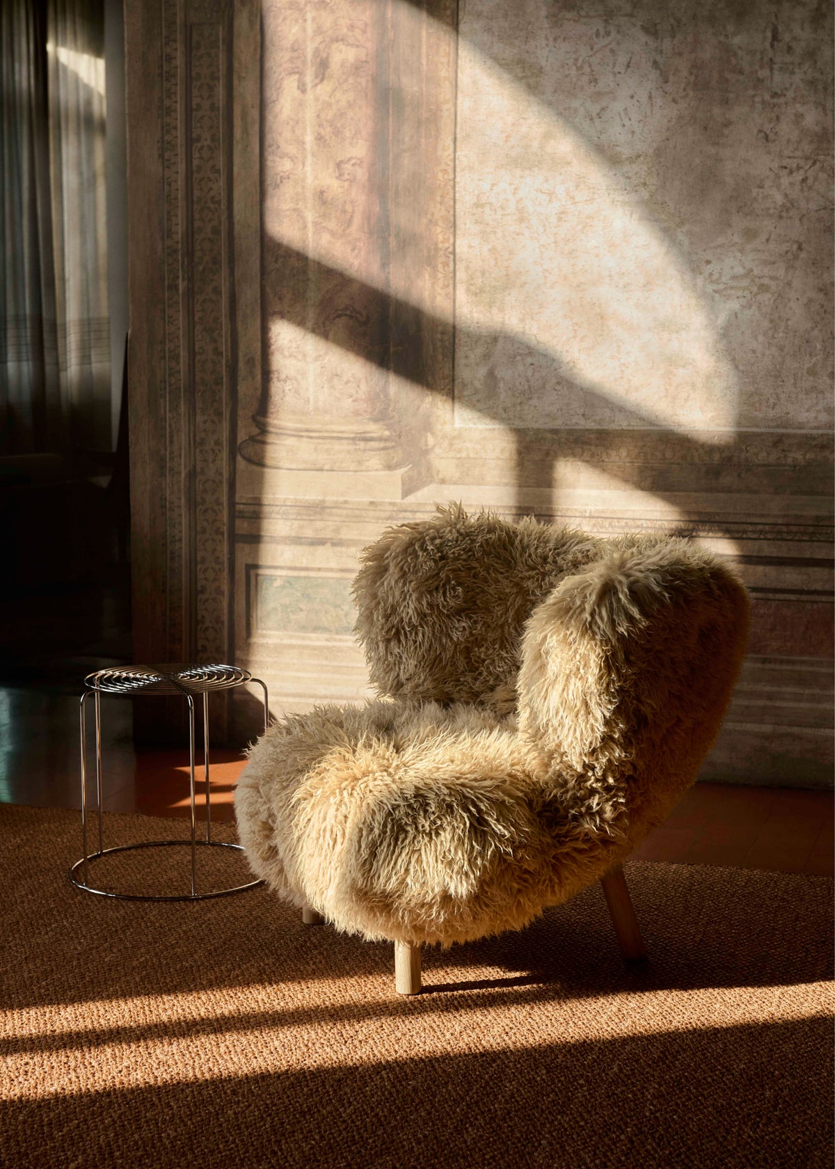 LITTLE PETRA VB1 upholstered armchair with an oak base