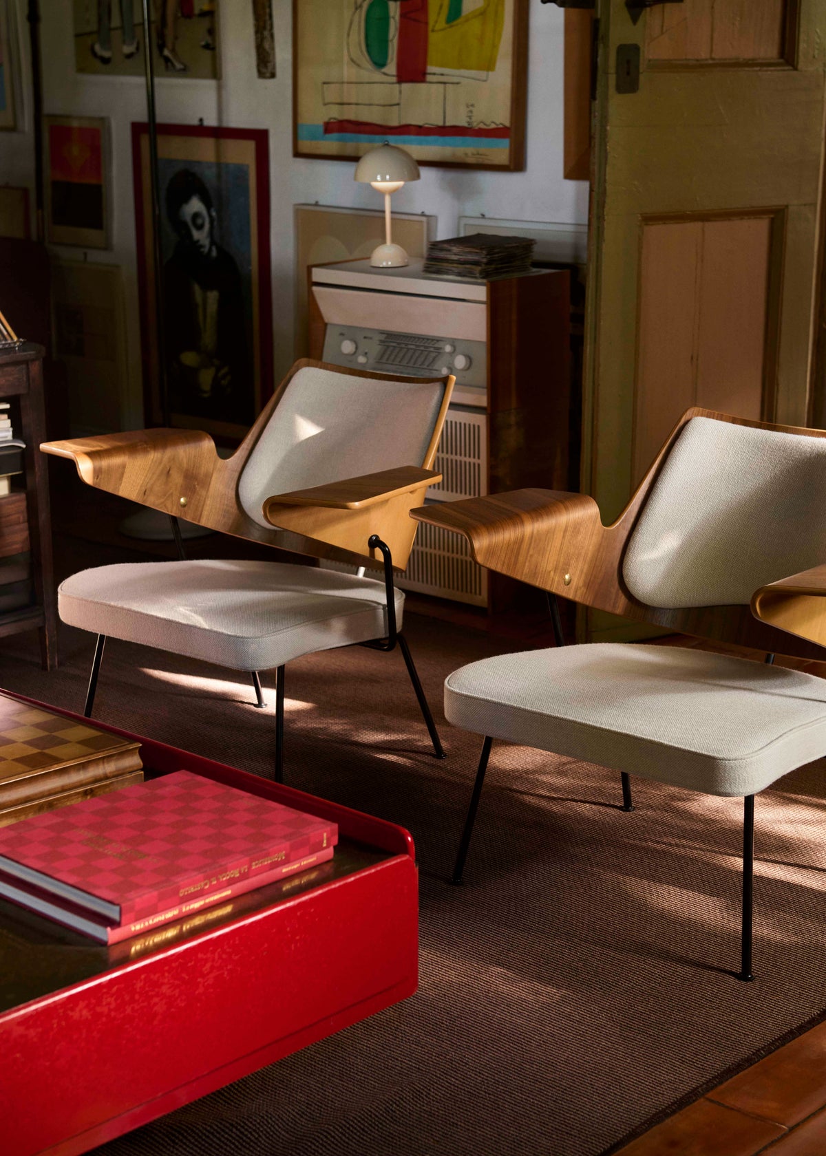 RFH RD8 Armchair upholstered with wood and black base