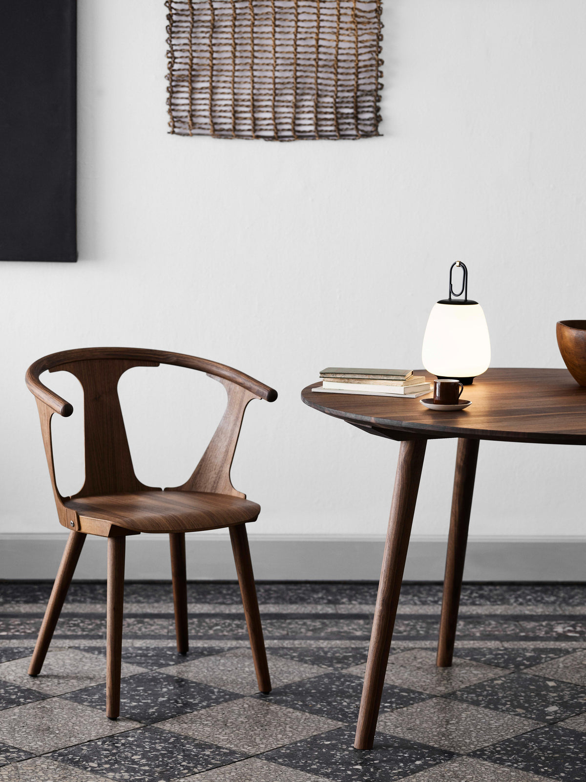 IN BETWEEN Round Table Smoked Oiled Oak