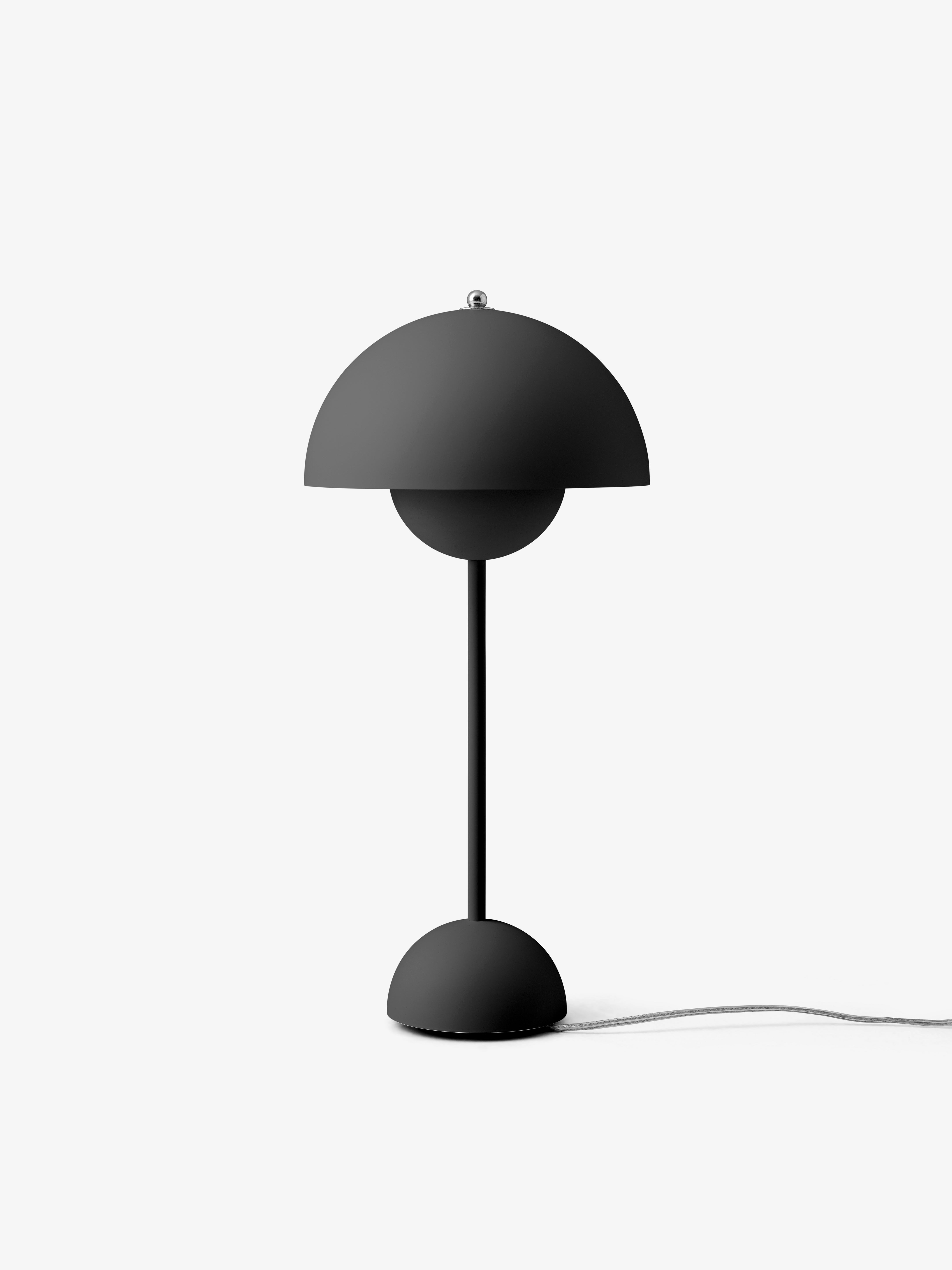 FLOWERPOT VP3 Table Lamp in Matte Black
