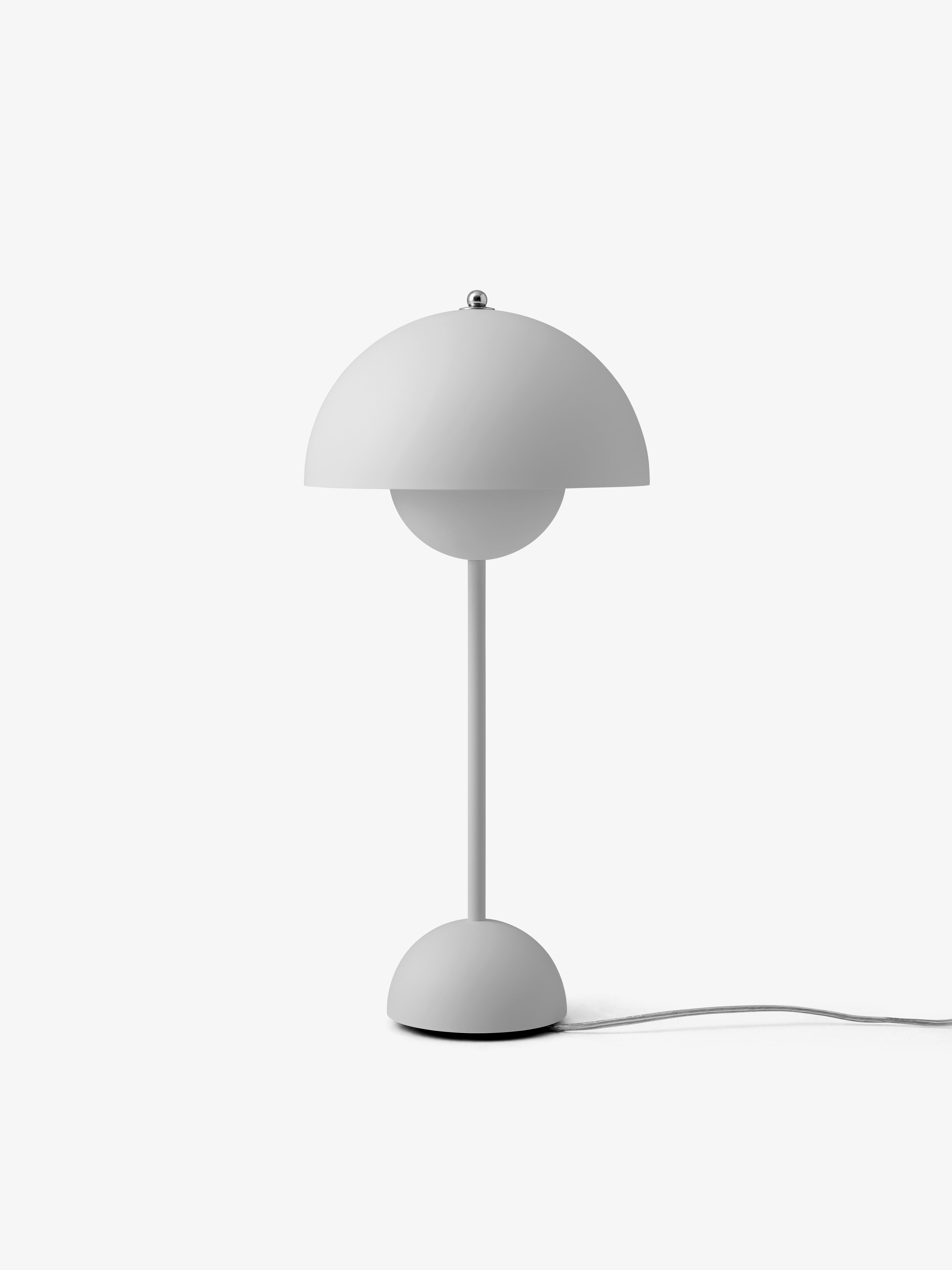 FLOWERPOT VP3 Table Lamp in Matte Light Gray