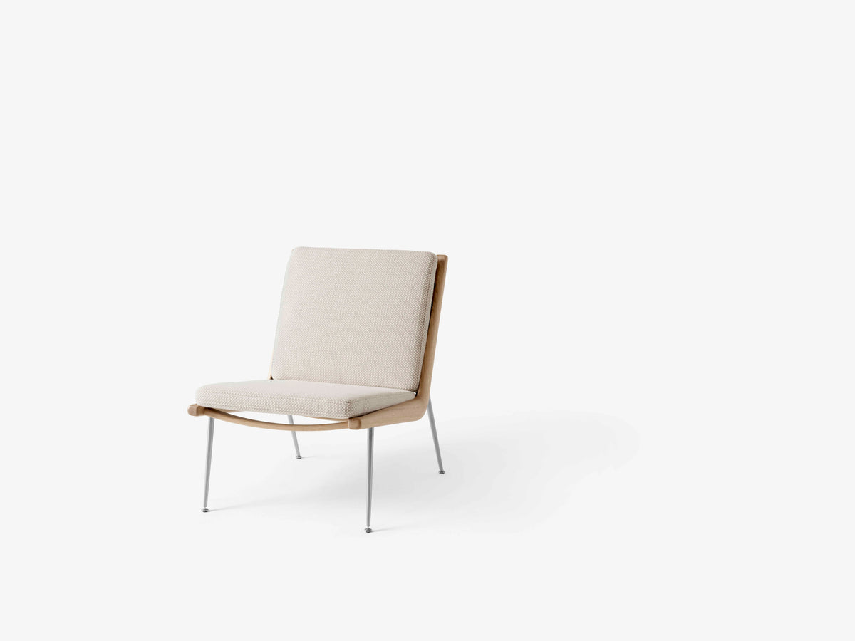 BOOMERANG HM1 Armchair upholstered with an oak frame and steel base
