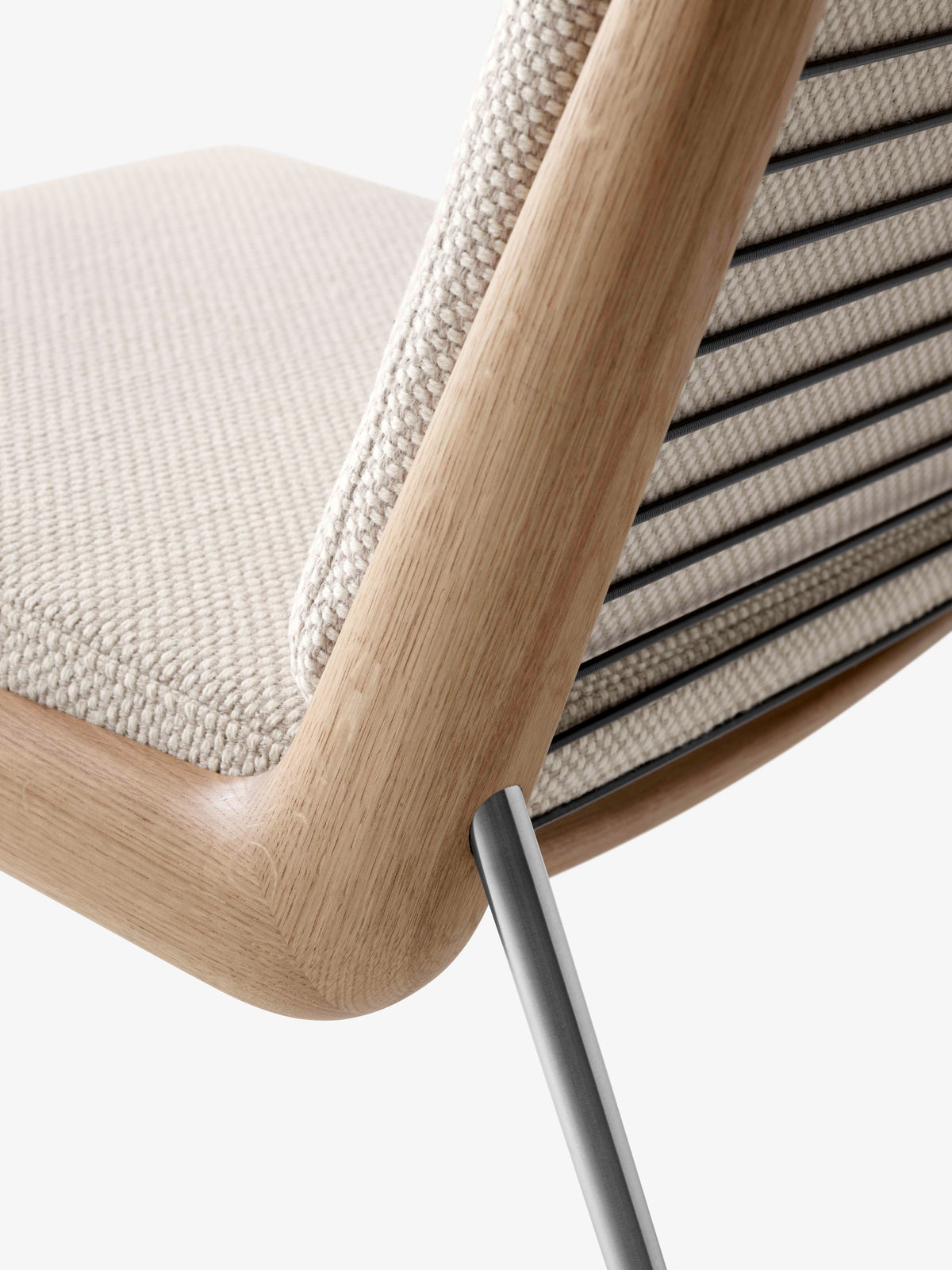 BOOMERANG HM2 Armchair with Oak Frame and Brass Base