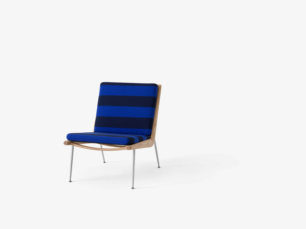 BOOMERANG HM1 Armchair upholstered with an oak frame and steel base