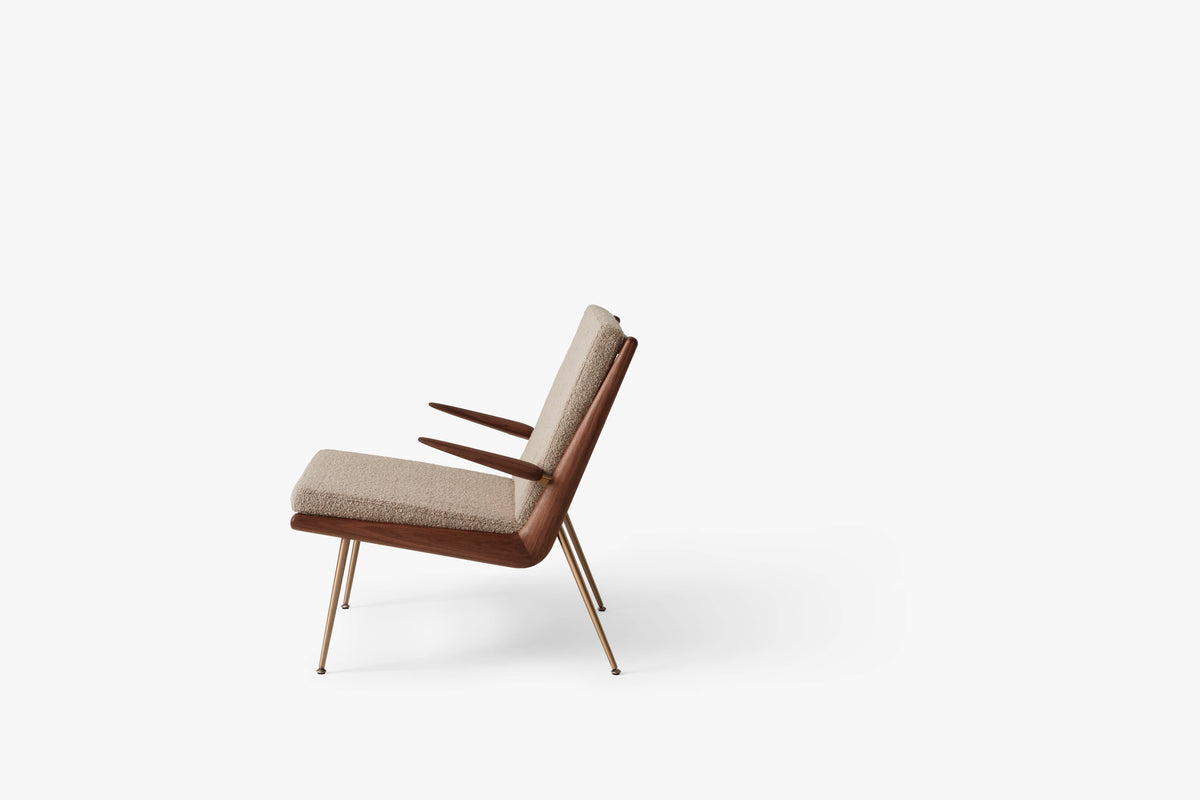 BOOMERANG HM2 Armchair with armrests upholstered with a walnut frame and brass base